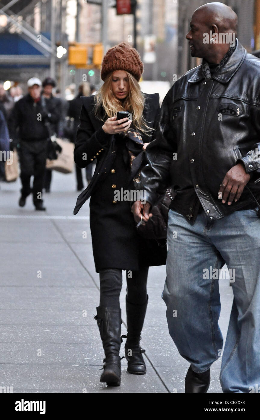 Blake Lively sur le tournage de 'Gossip Girl' la ville de New York, USA - 29.11.10 Banque D'Images