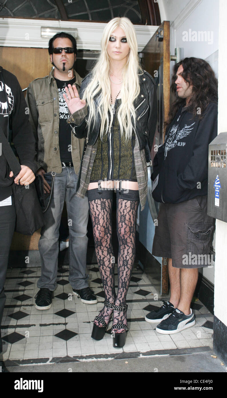 Taylor Momsen est vu quitter la BBC Radio 1 Live Lounge ''. Londres, Angleterre - 23.08.10 Banque D'Images