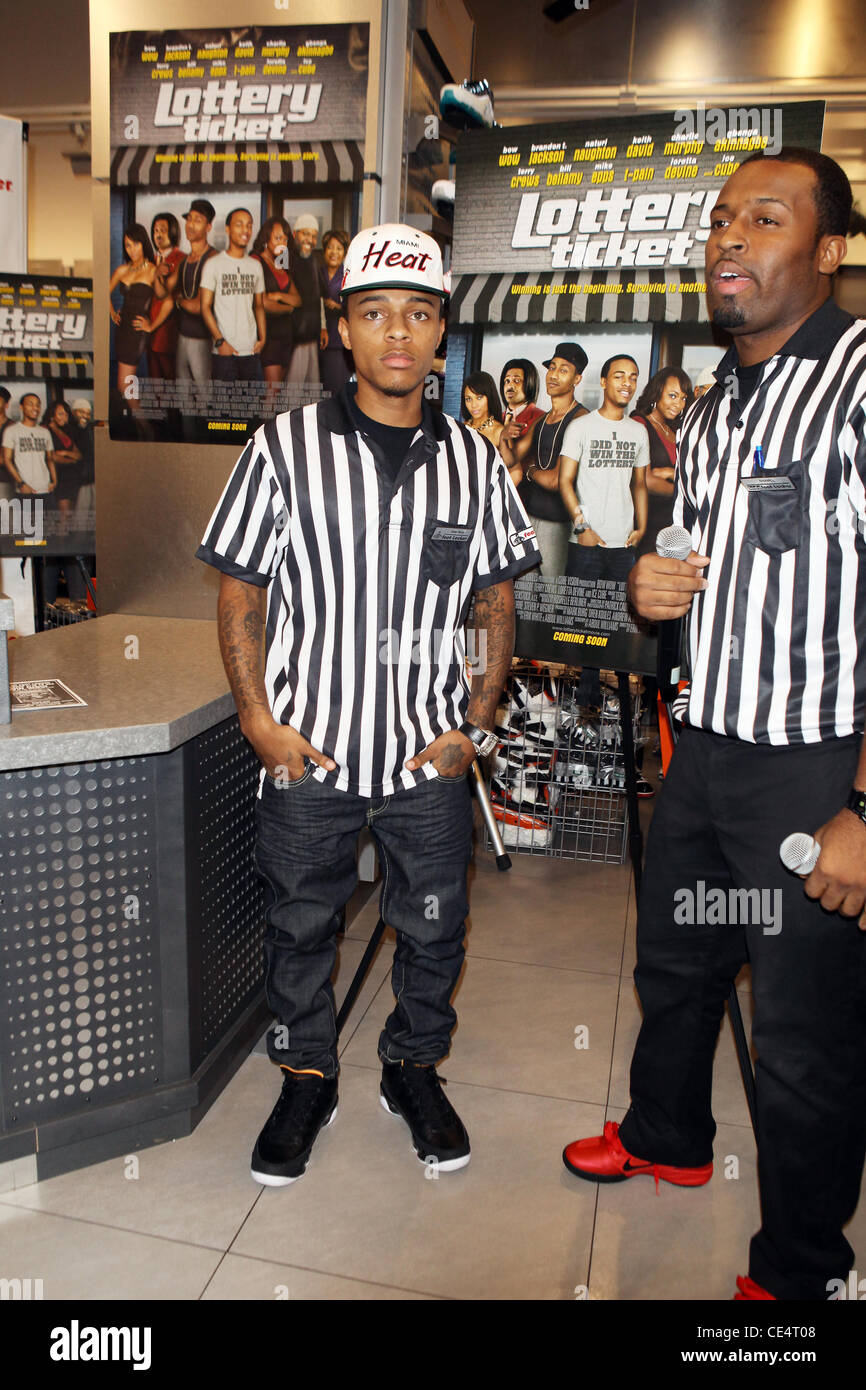 Bow Wow favorise "billet de loterie" Foot Locker à Herald Square, New York  City, USA - 16.08.10 Photo Stock - Alamy