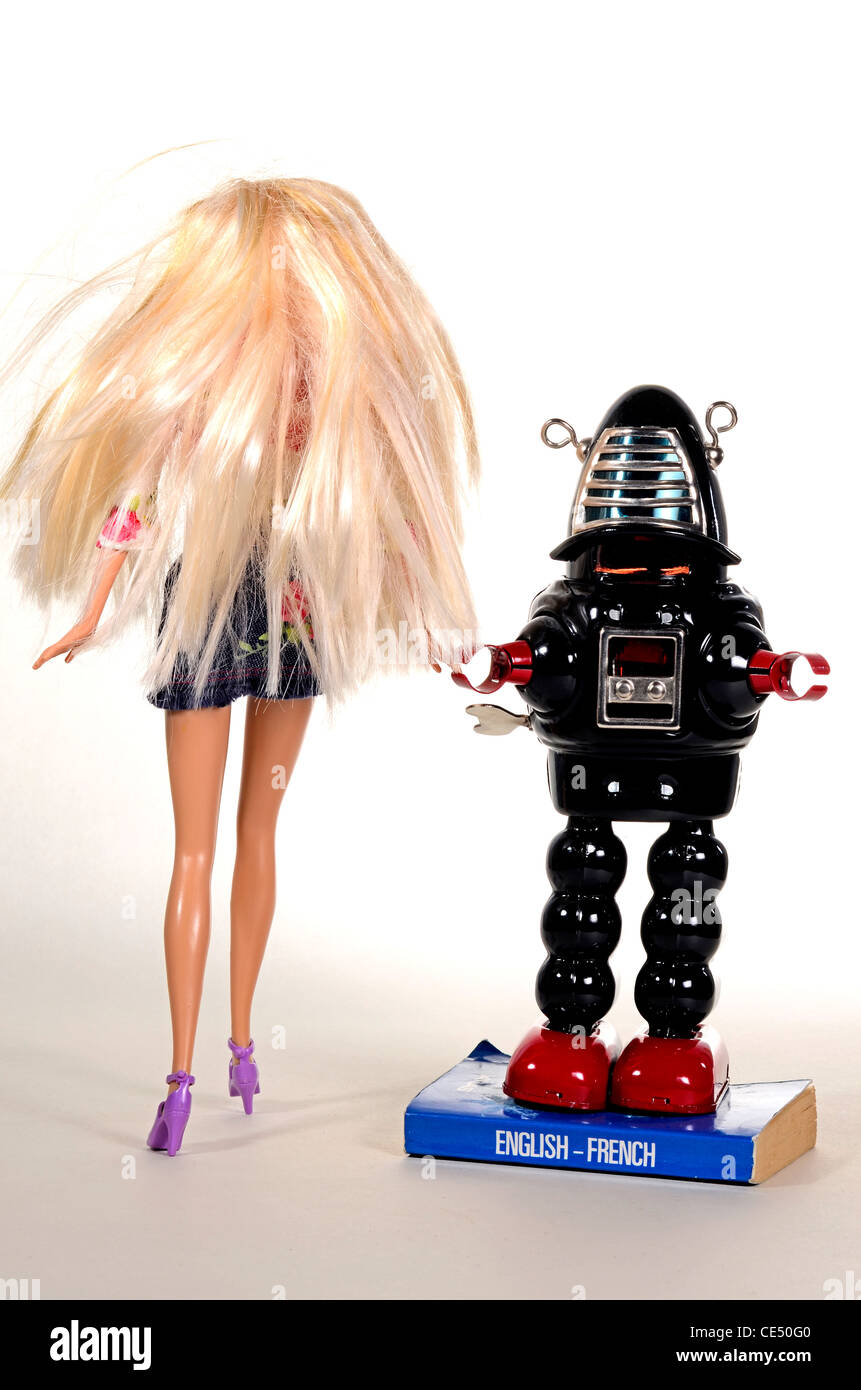 Robby robot-jouet avec poupée Barbie et français Anglais phrasebook Photo  Stock - Alamy