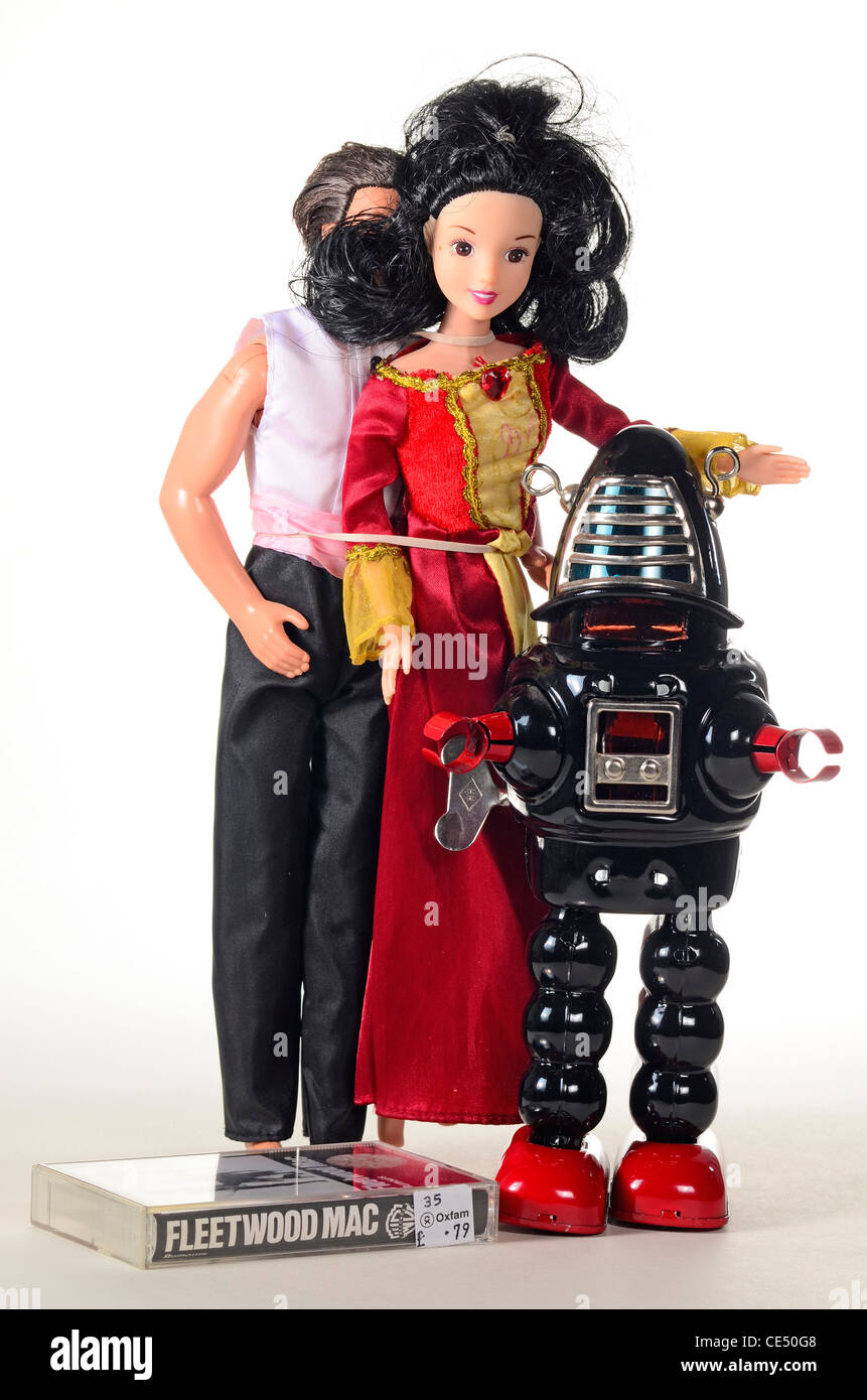 Poupées Barbie et Ken avec Tin toy Robot Banque D'Images