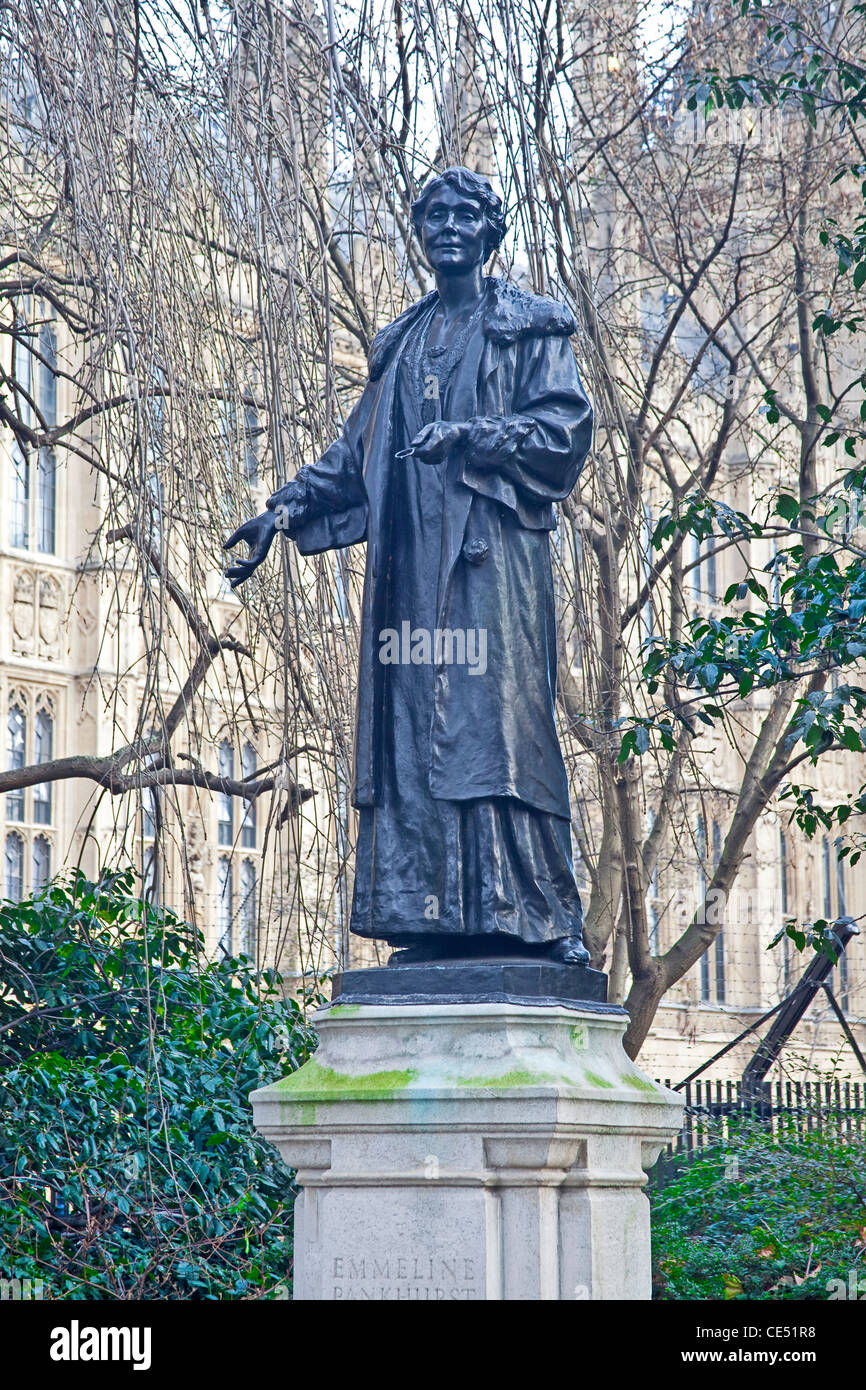 Londres, Westminster Statue d'Emmeline Pankhurst à Victoria Tower Gardens Janvier 2012 Banque D'Images