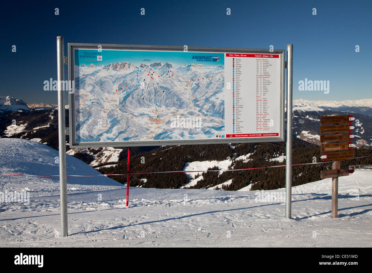 Information board à la montagne haut plateau à 2272 m de Kronplatz Bruneck, Val Pusteria, le Tyrol du Sud Banque D'Images