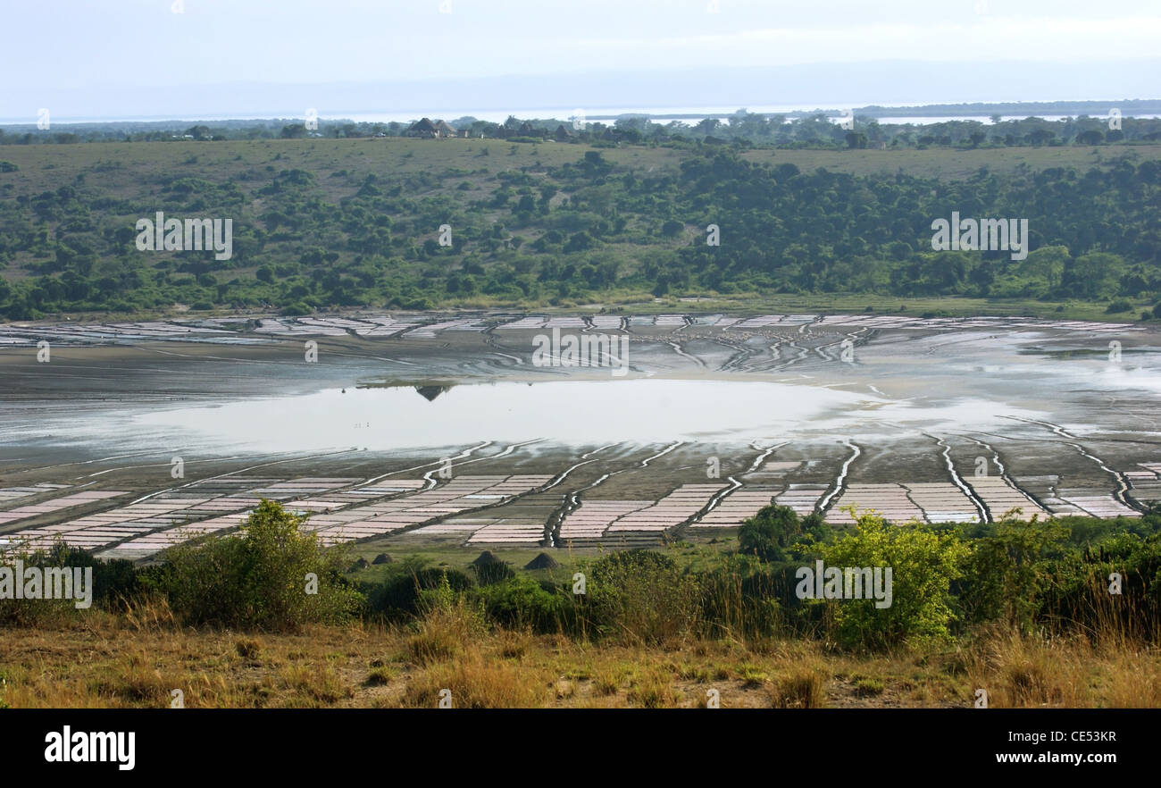 Le paysage autour de la production de sel Canal Kazinga en Ouganda (Afrique) Banque D'Images