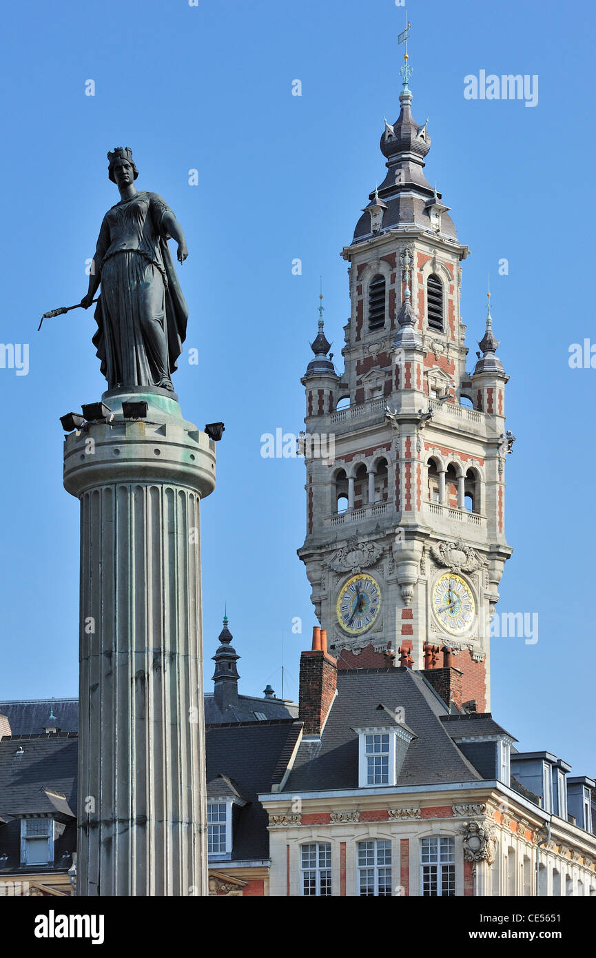 Beffroi et mémorial du siège de 1792 / colonne de la Déesse / La Déesse à la place du Général de Gaulle, Lille, France Banque D'Images