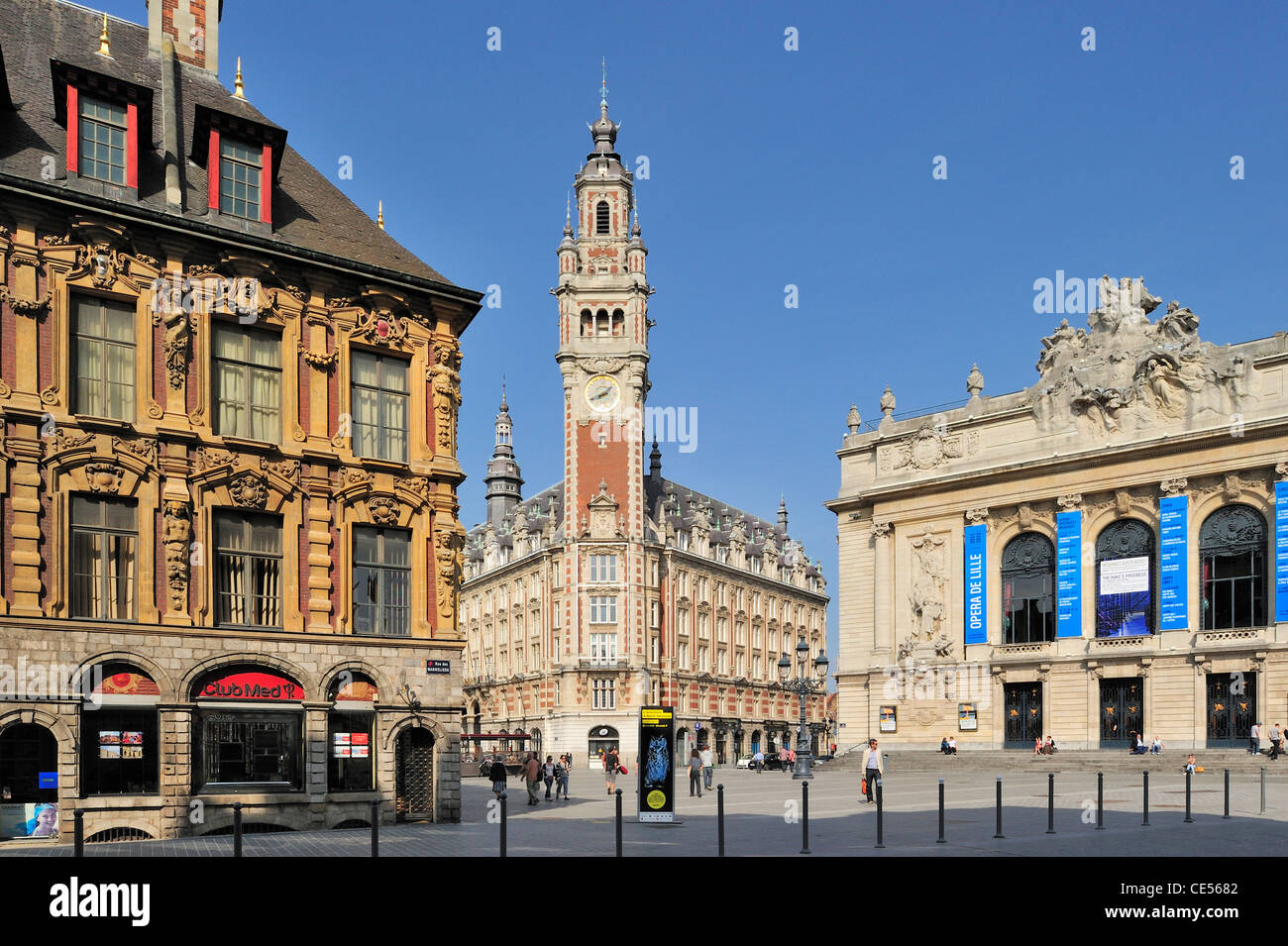 Clocher de Chambre de commerce et l'Opéra de Lille à la place du Théatre, Lille, France Banque D'Images