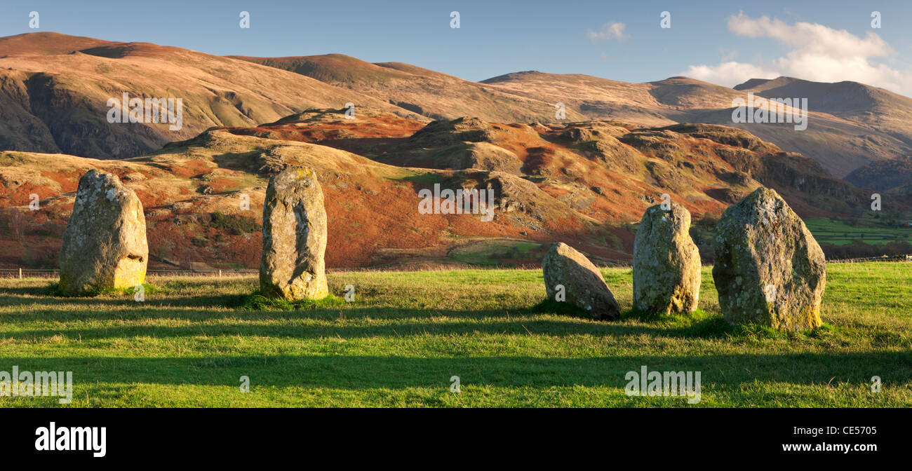 Pierres mégalithiques au cercle de pierres de Castlerigg, Lake District, Cumbria, Angleterre. L'automne (novembre) 2011. Banque D'Images