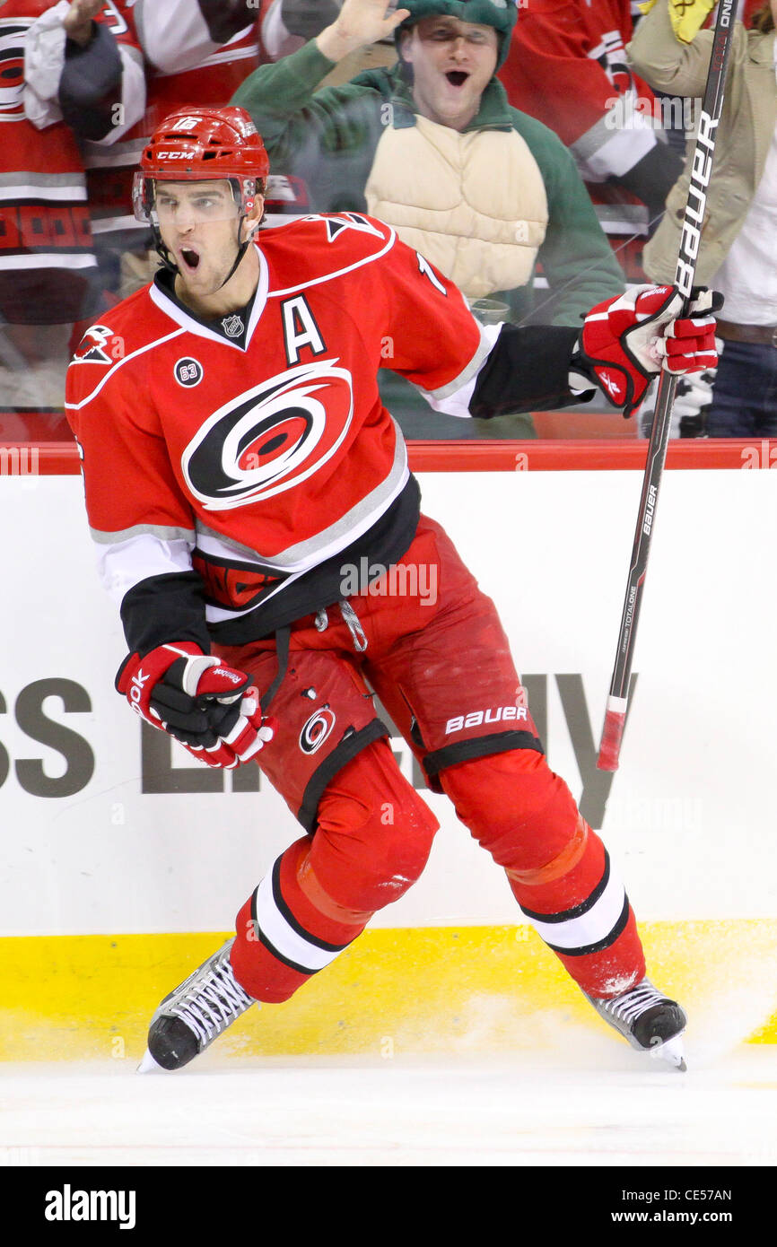 L'Ouragan Caroline Sutter Brandon dans une partie de la LNH au cours de la saison 2011-2012 au RBC Center de Raleigh, NC (Crédit photo : et Banque D'Images