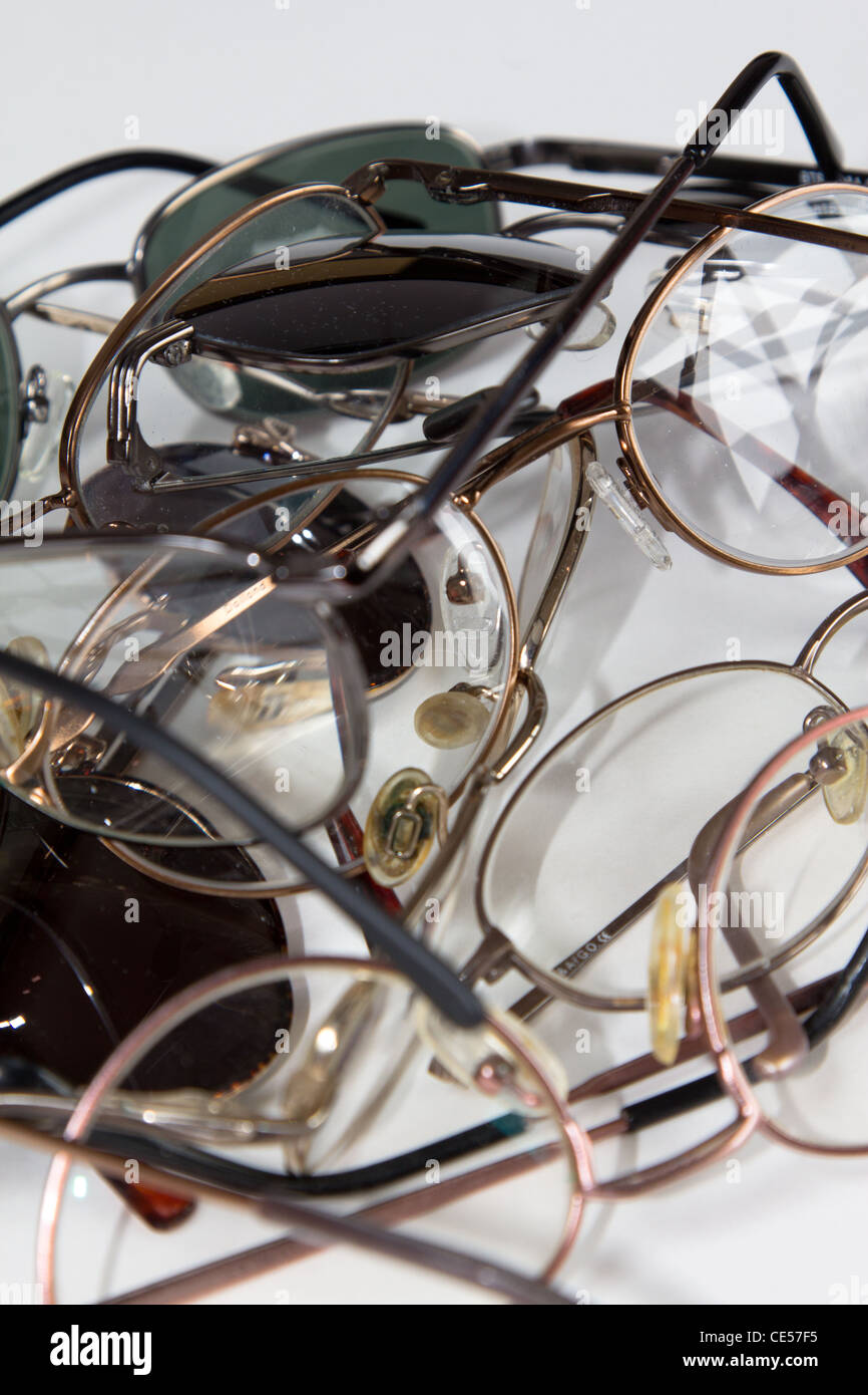 Prêt pour le recyclage des lunettes à ceux qui en ont besoin dans le monde en développement Banque D'Images