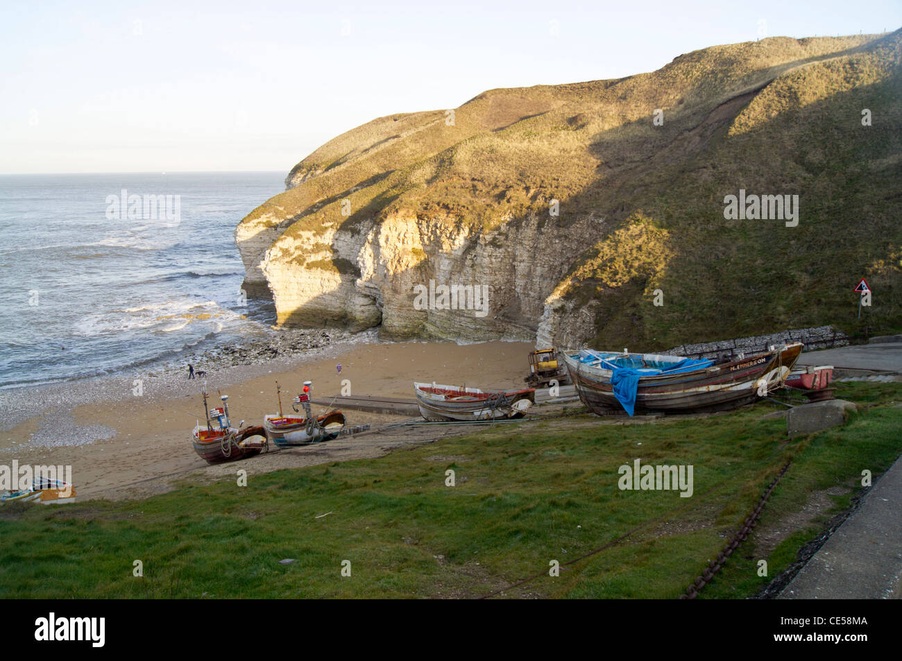 Bateaux de pêche en bois au North Landing Bay, Flamborough dans Yorkshire du Nord Banque D'Images