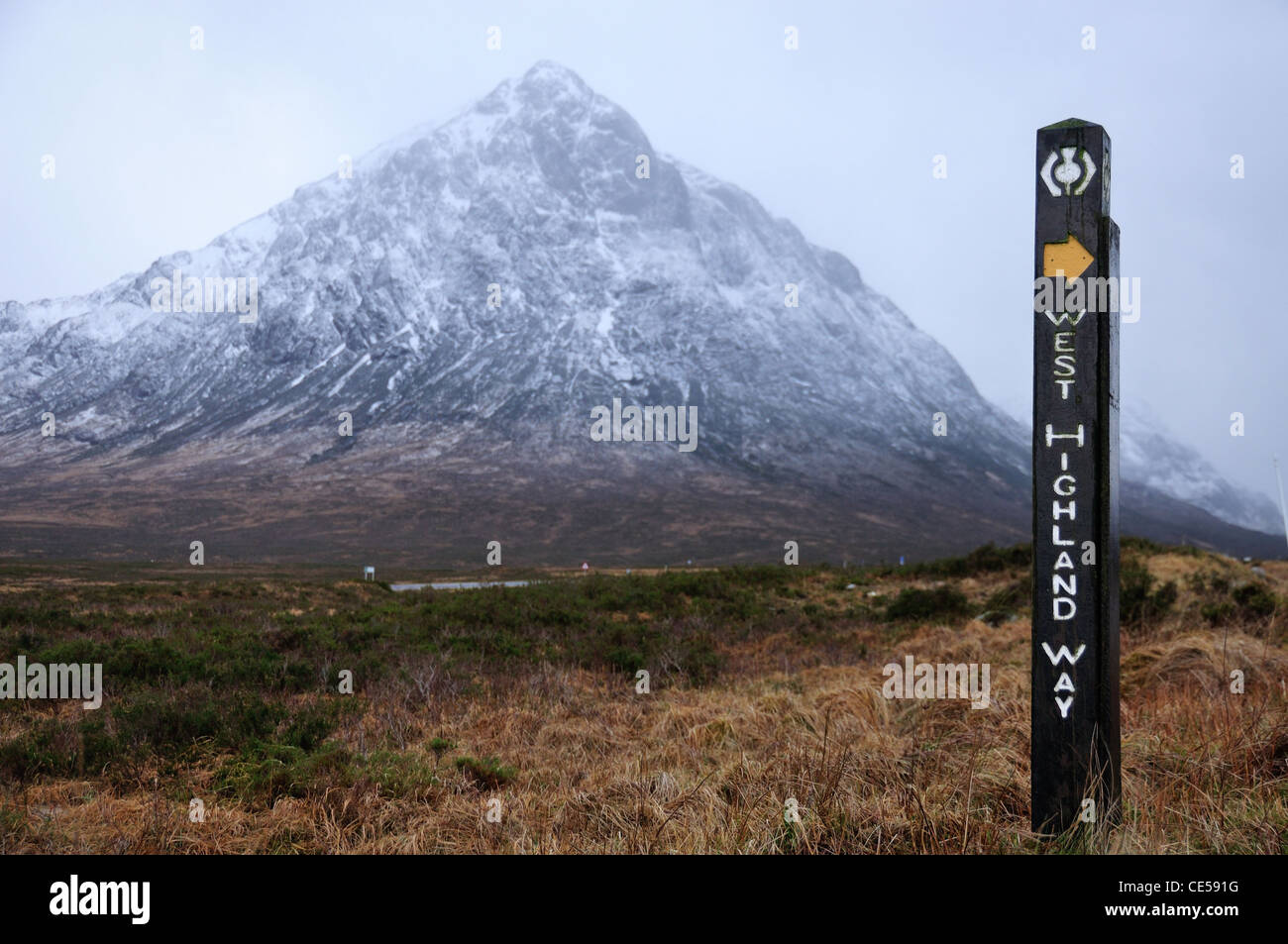 West Highland Way signe et Buachaille Etive Mor en hiver, Glencoe, les Highlands écossais Banque D'Images