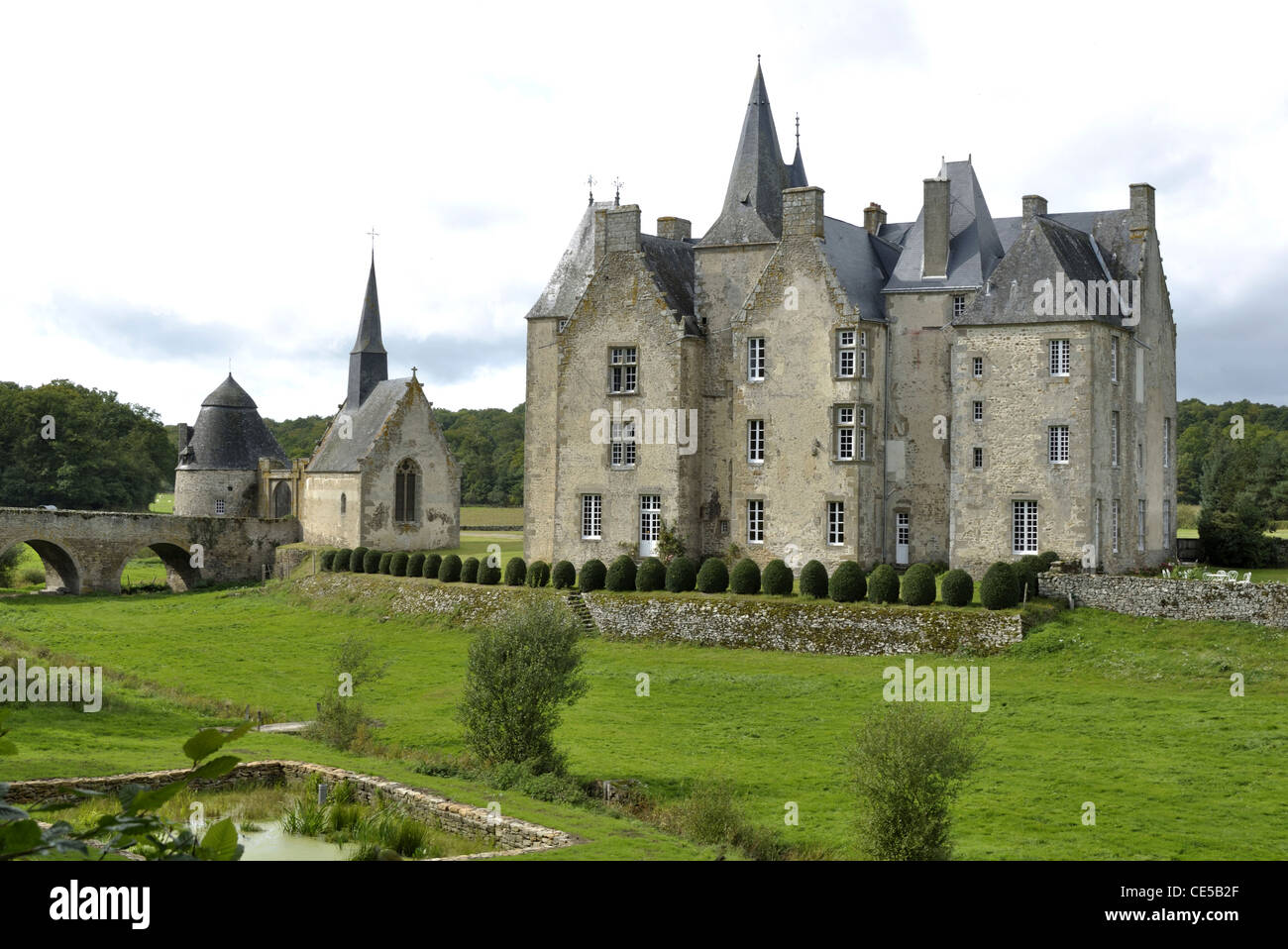 Château médiéval de Bourgon, pont médiéval (XIII, XV). Jublains, Mayenne, pays de la Loire, département de la France, de l'Europe. Banque D'Images