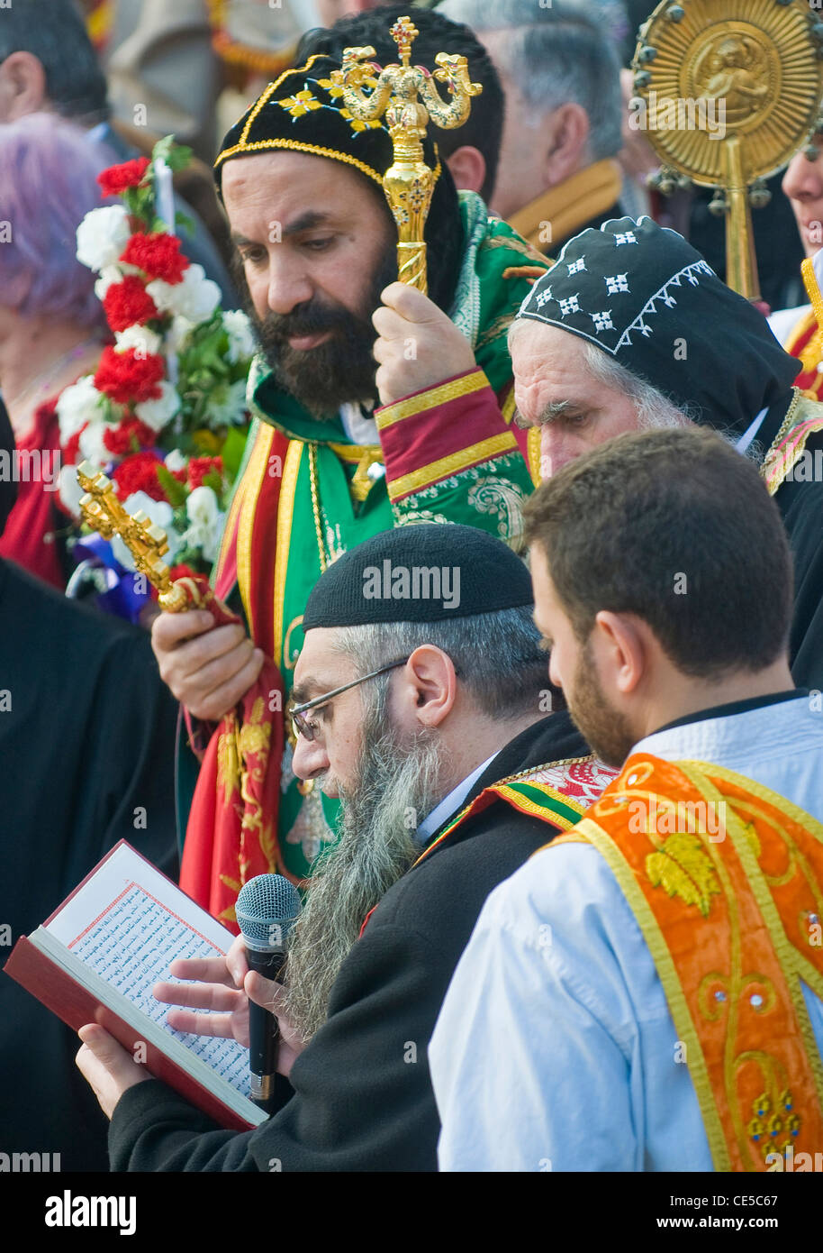 Les chrétiens orthodoxes syriens participe chaque année à la cérémonie de baptême au cours de l'Epiphanie à el yahud Qaser , Jorden dans Janua Banque D'Images