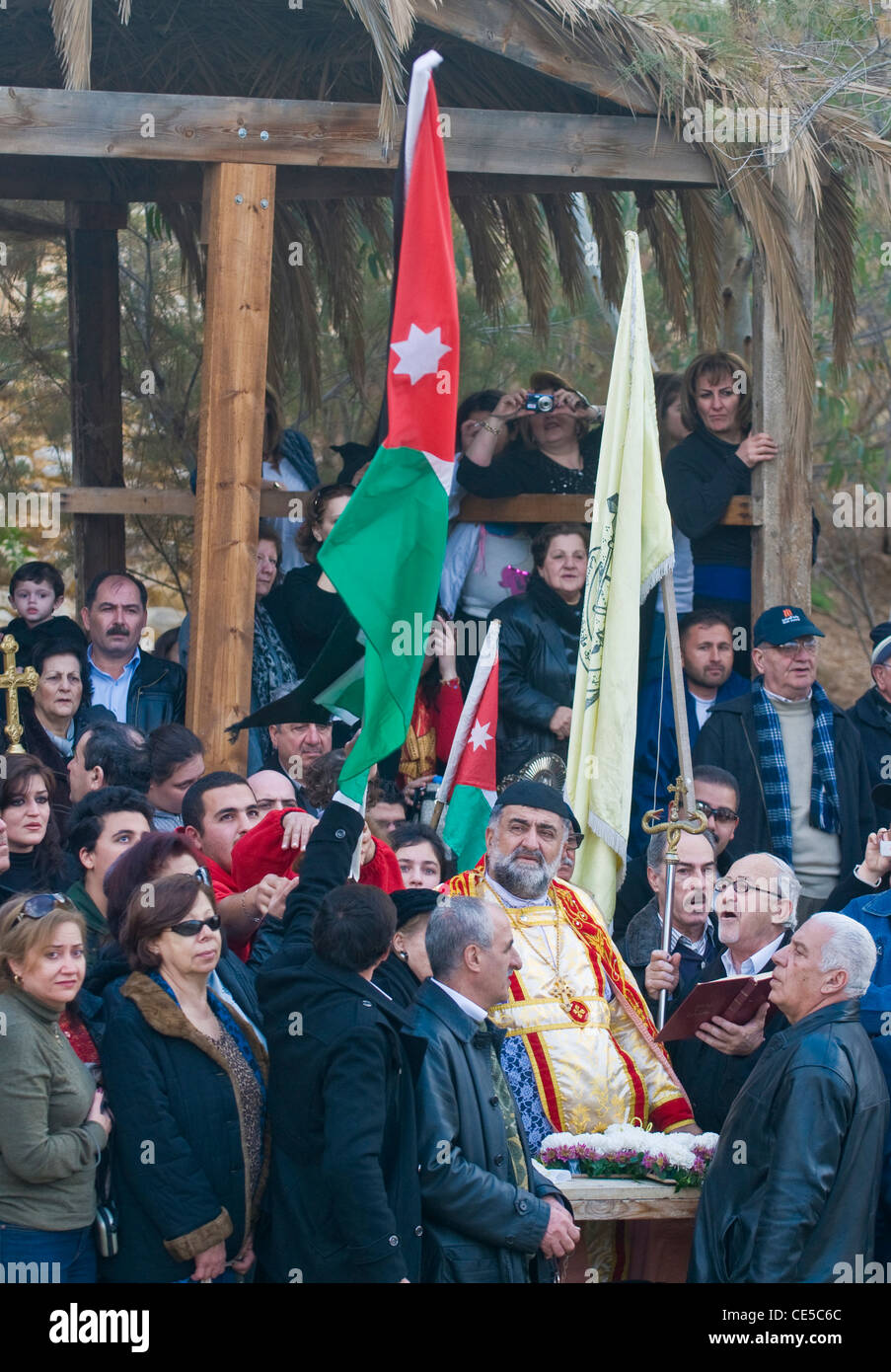 Les chrétiens orthodoxes syriens participe chaque année à la cérémonie de baptême au cours de l'Epiphanie à el yahud Qaser , Jorden dans Janua Banque D'Images