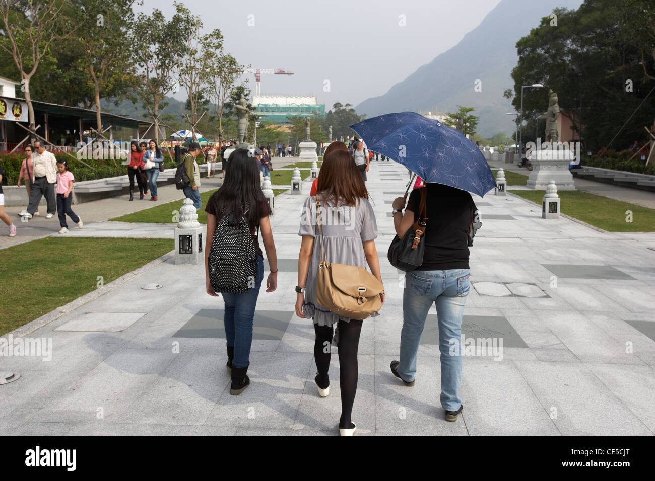 Les touristes chinois à pied le long du chemin de l'Eveil de la région administrative spéciale de Hong Kong Chine Asie Banque D'Images