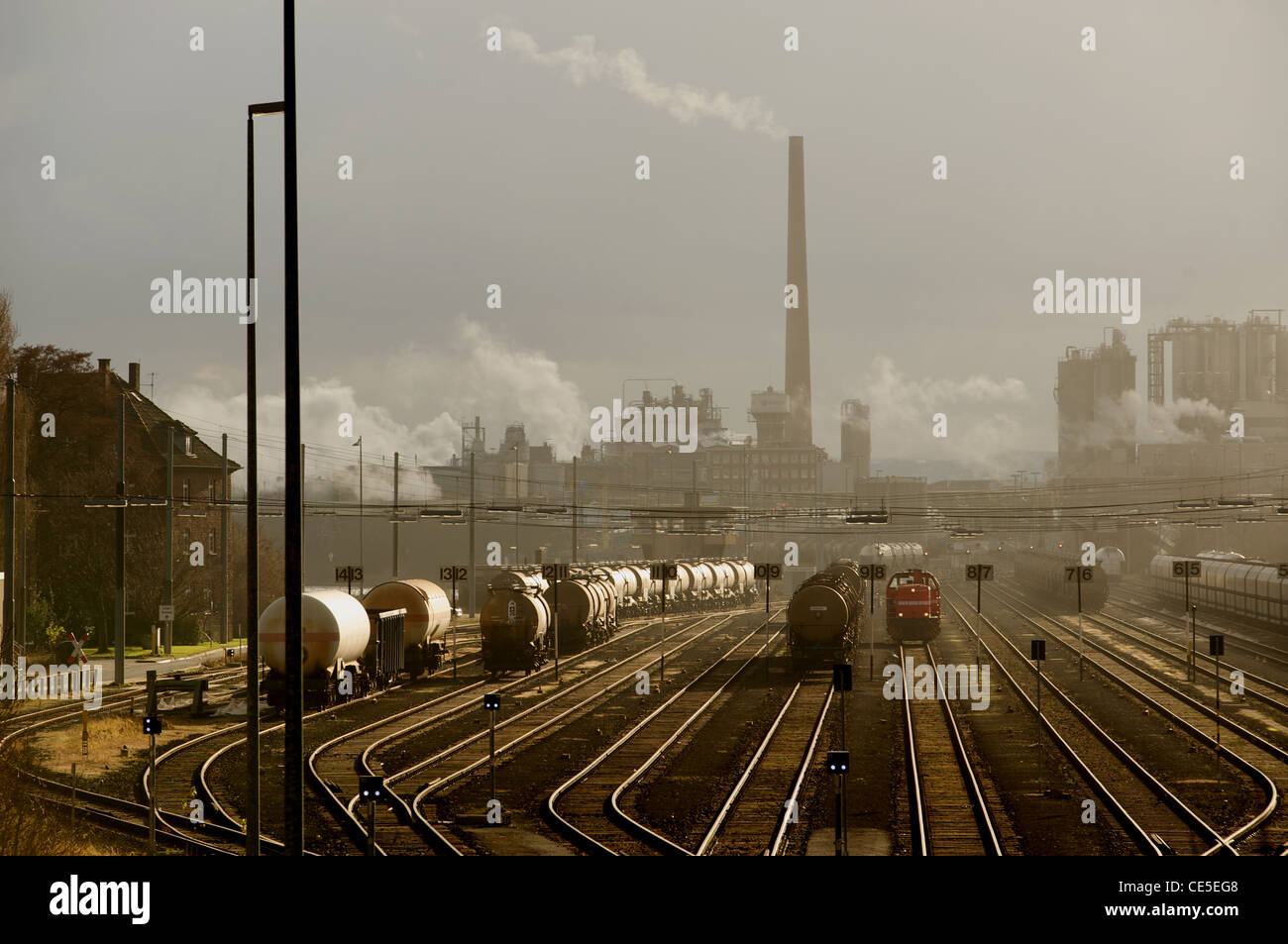 Gare de triage ferroviaire à une grande usine chimique, de l'Allemagne. Banque D'Images