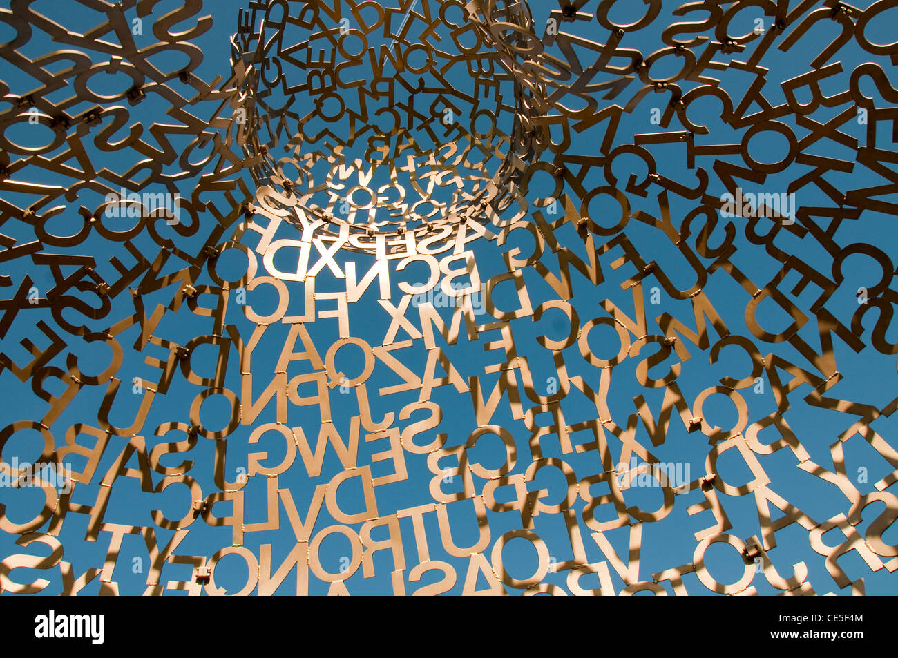 Chambre des connaissances par Jaume Plensa à ll'Yorkshire Sculpture Park à West Bretton, Wakefield Yorkshire Angleterre UK Banque D'Images