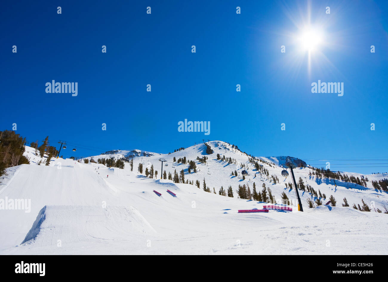 S de ski Big Air Jump off Banque D'Images