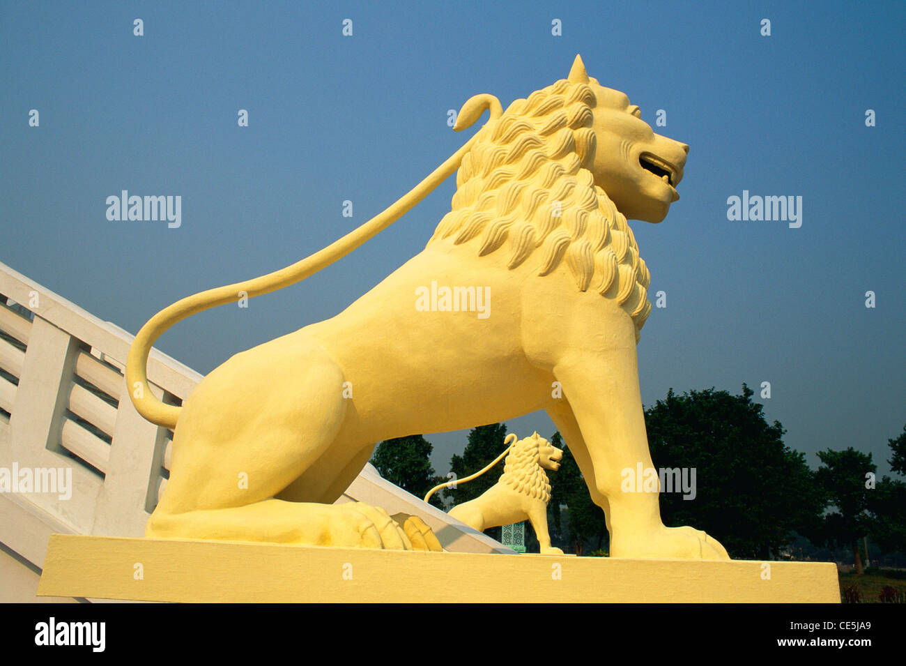 Symbole des Lions du bouddhisme en face de la Pagode de la paix mondiale ; Vaishali Bihar ; Inde ; Banque D'Images