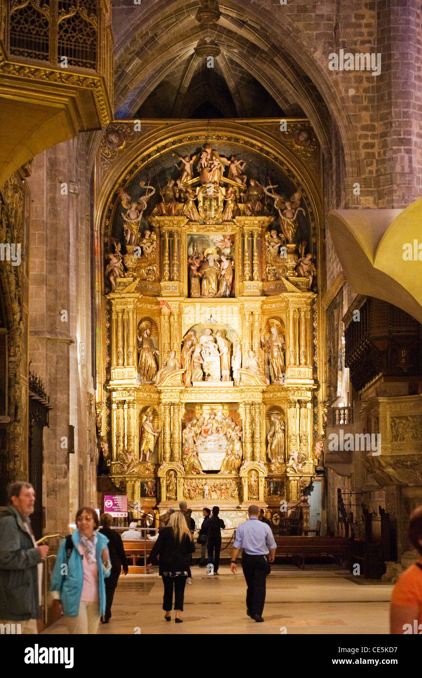 Espana Espagne Baléares Iles Baléares Majorque Majorque Palma Cathédrale Seu Sa nef centrale de l'intérieur et de l'allée autel Banque D'Images