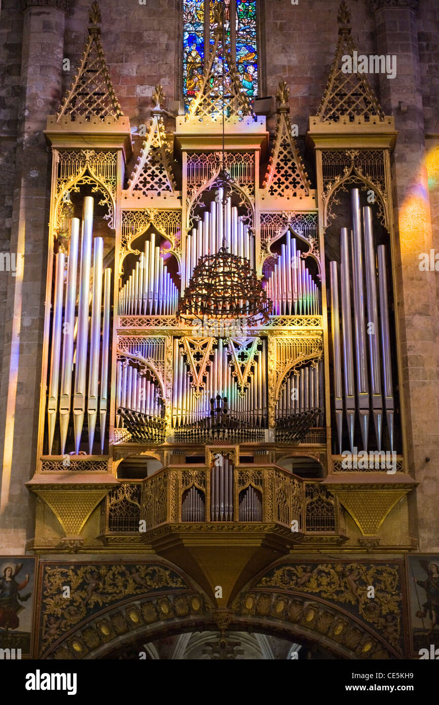 Espana Espagne Baléares Iles Baléares Majorque Majorque Palma Sa Cathédrale Seu interior grand tuyaux d'orgue vitraux Banque D'Images