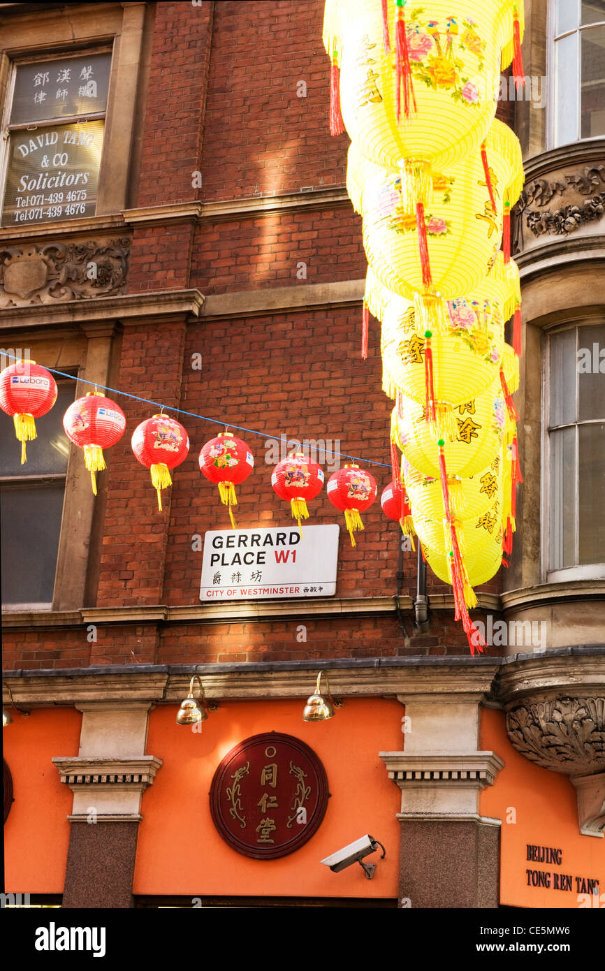 Gerrard Place West End Soho China Town Londres décorations du Nouvel An chinois rouge jaune Beijing lanternes tonne Reng Tang Banque D'Images