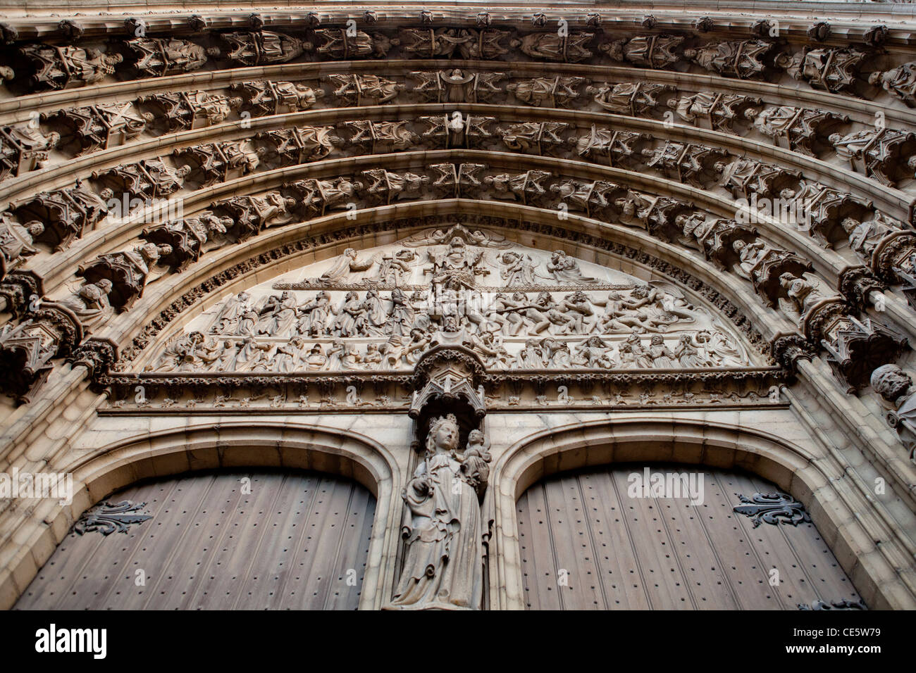 Détail de la façade de l'entrée principale de la cathédrale d'Anvers, Belgique. Banque D'Images