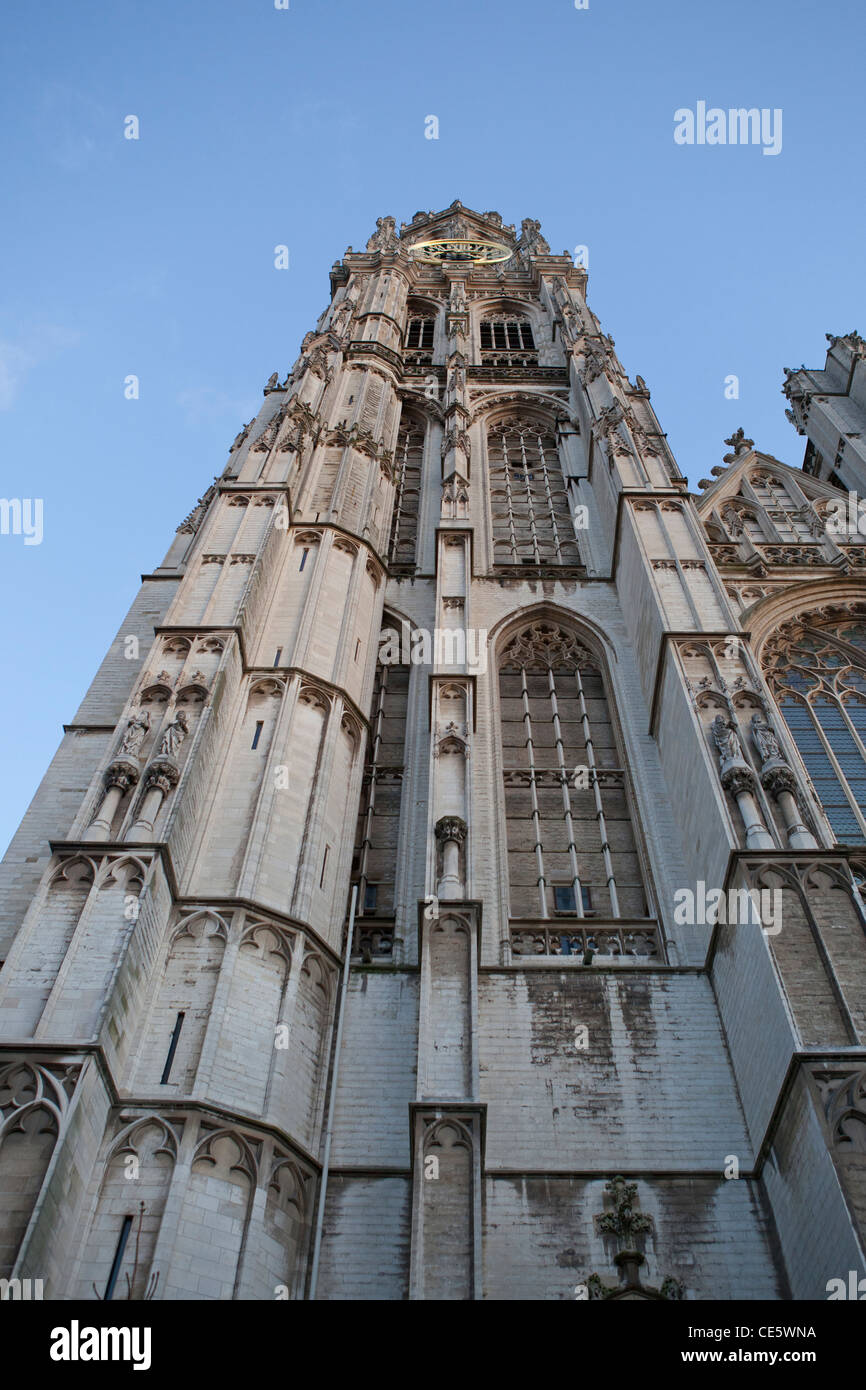 Détail de la façade de la tour de la cathédrale d'Anvers, Belgique. Banque D'Images