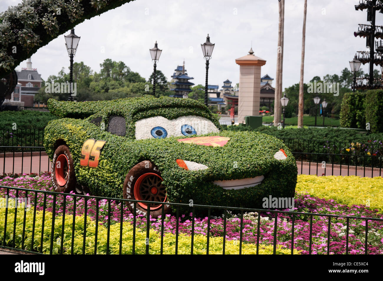 Entrée World Showcase d'EPCOT disney cars lightning mcqueen Banque D'Images