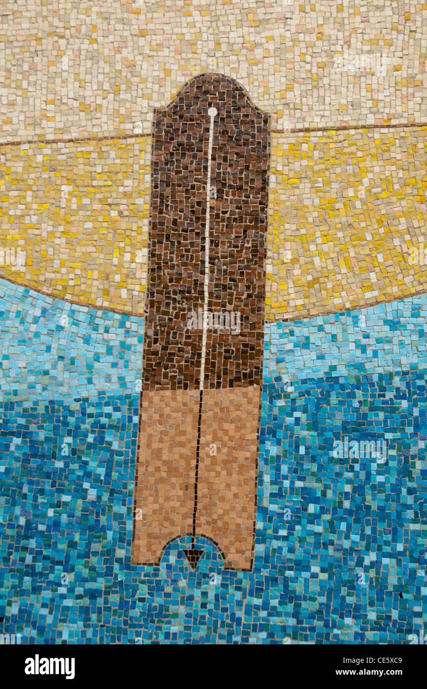 Plumb ou Plumbline symbole maçonnique mosaïque sur le mur de la Grande Loge du Massacheusetts, Boston, United States, USA Banque D'Images