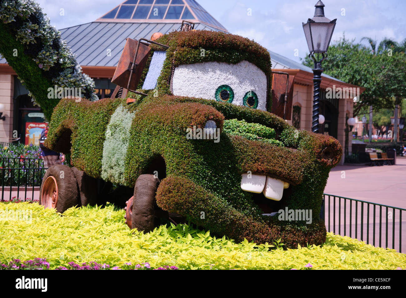 Entrée World Showcase d'EPCOT disney cars lightning mcqueen Photo Stock Alamy