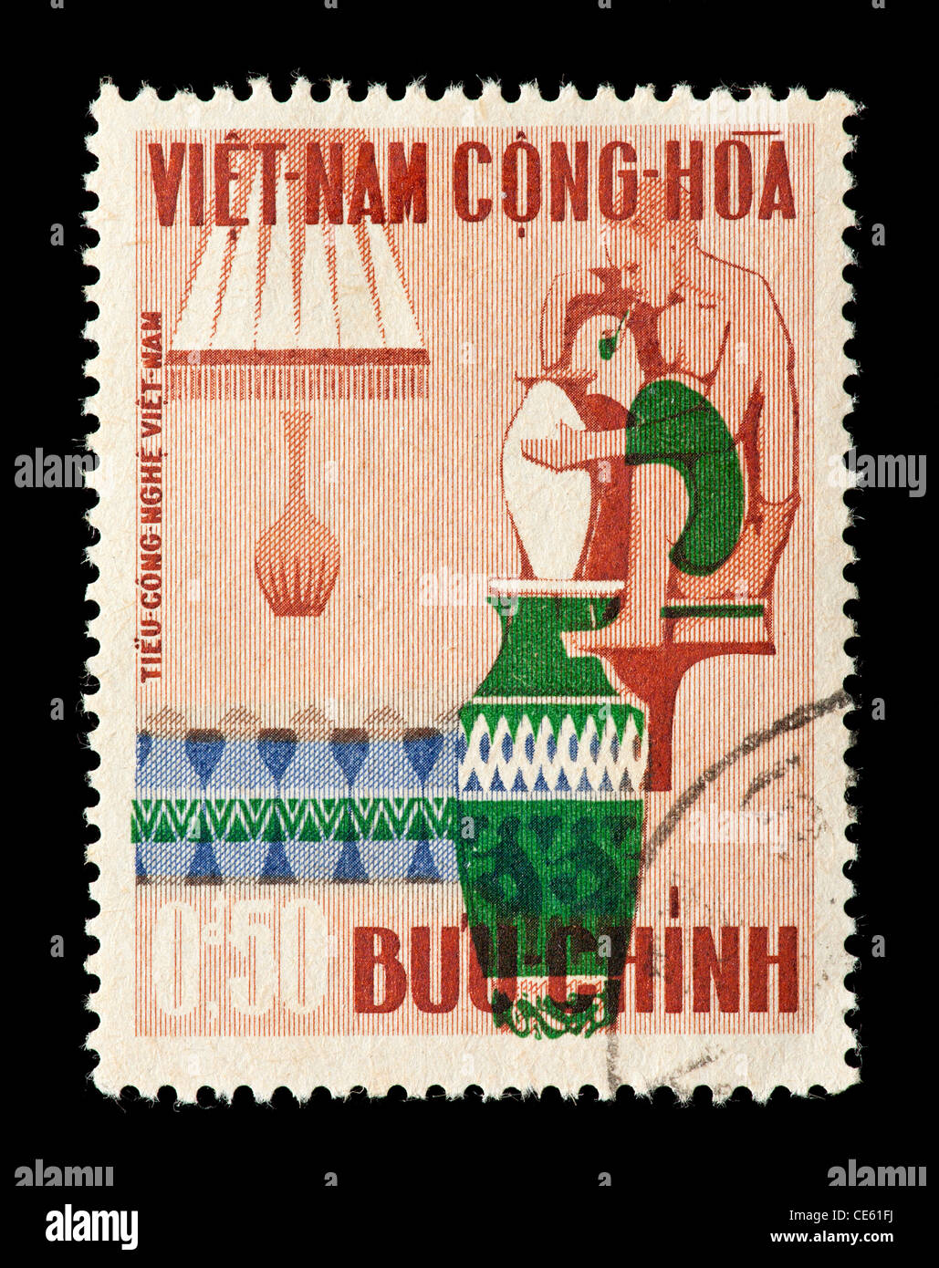 Timbre-poste de (Sud) Vietnam représentant un potter avec des vases et lampe. Banque D'Images