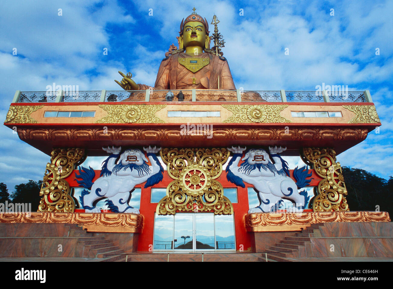 La plus haute statue de Guru Padma Sambhava au monde ; Guru Rinpoché ; Statue de Padmasambhava ; Samdruptse ; Namchi ; Sikkim ; Inde ; asie Banque D'Images