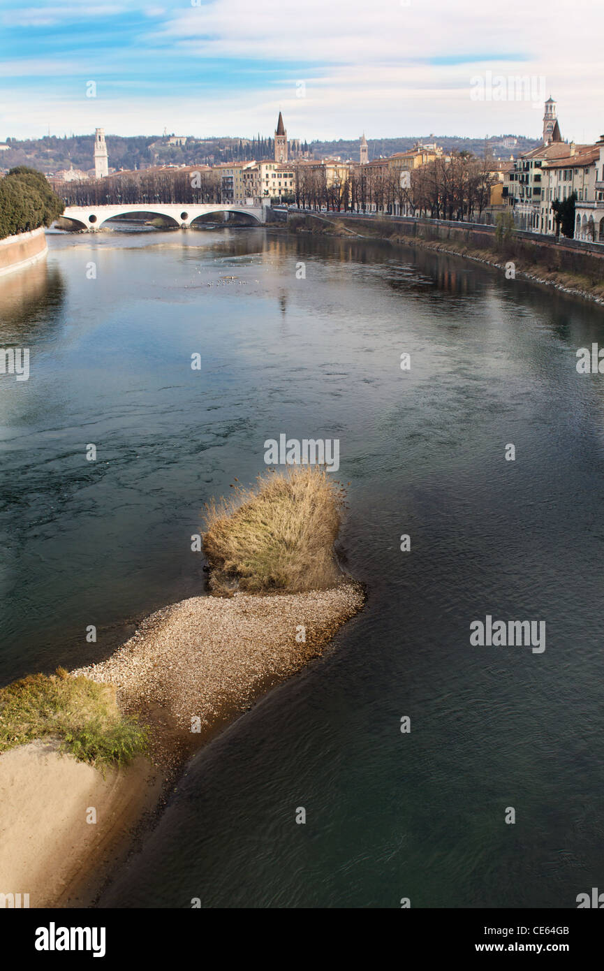 Vérone, la maison de Roméo et Juliette, rues de la région de l'Adige et le pont vu de la tour 3 Banque D'Images