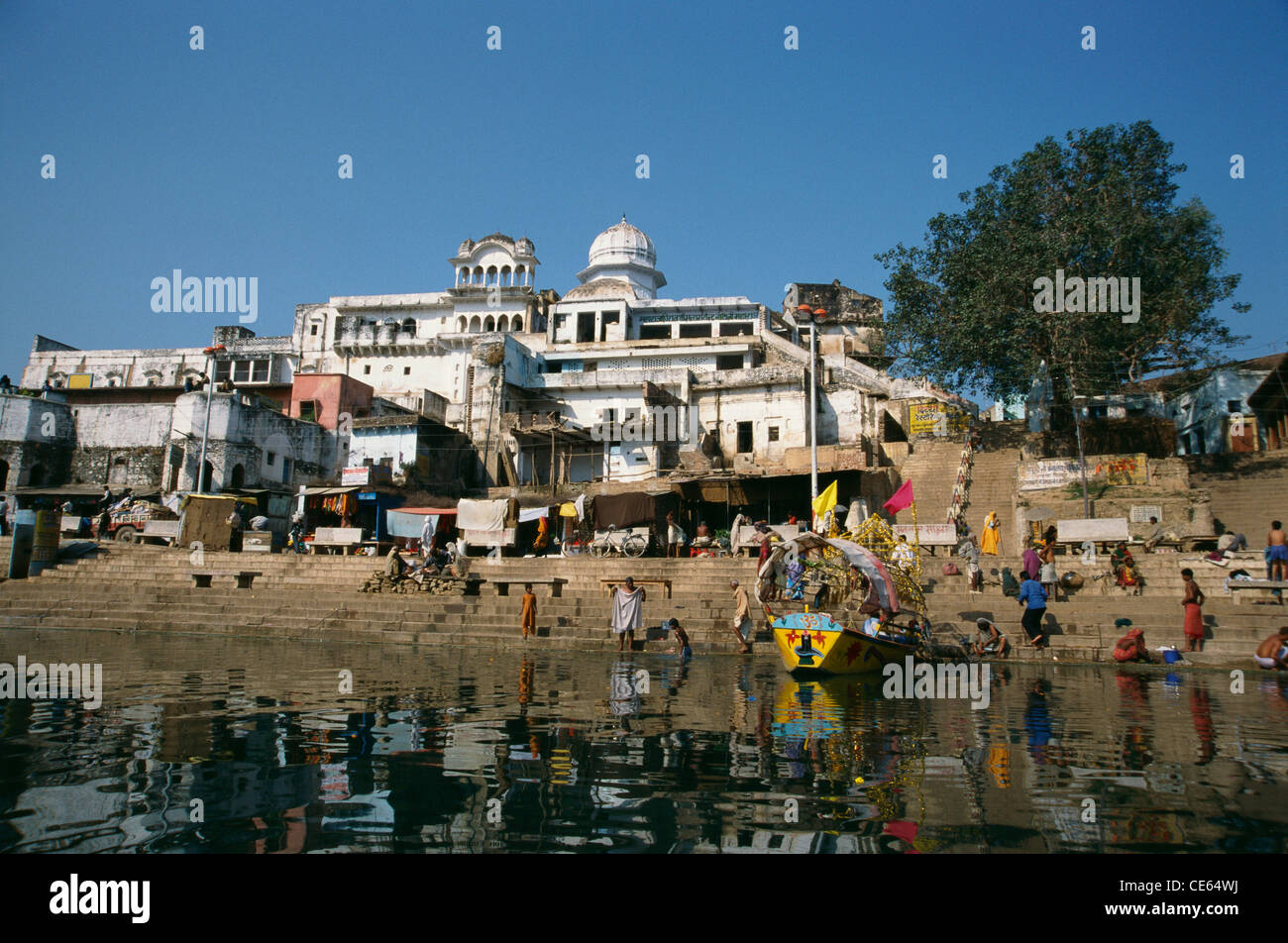 Bain de ghat ; Mandakini ; Chitrakoot ; Satna ; région de Bundelkhand ; Madhya Pradesh ; Inde ; Asie Banque D'Images