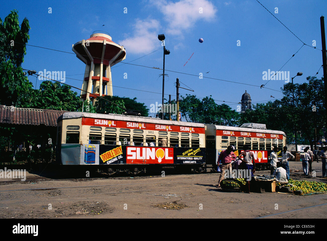 Le service de tramway et ambulants ; Esplanade ; Calcutta ; l'ouest du Bengale en Inde ; Banque D'Images