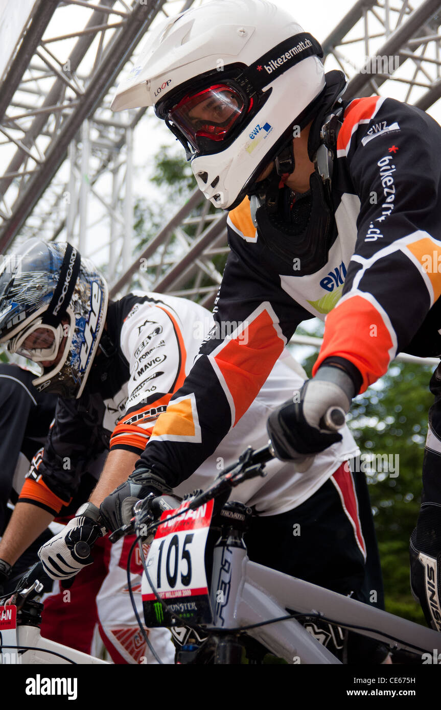 Cross 4X UCI début de la coupe du monde de vélo de montagne Fort William Nevis Range rave Banque D'Images