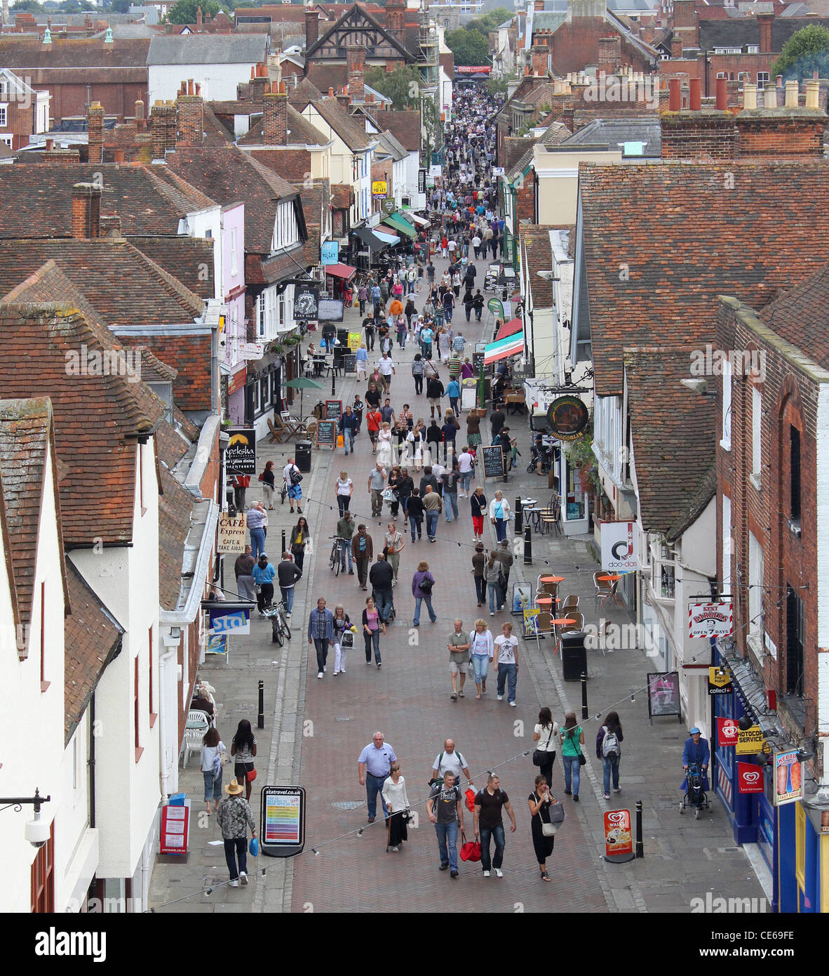 Canterbury UK High Street Scene touristes acheteurs Banque D'Images