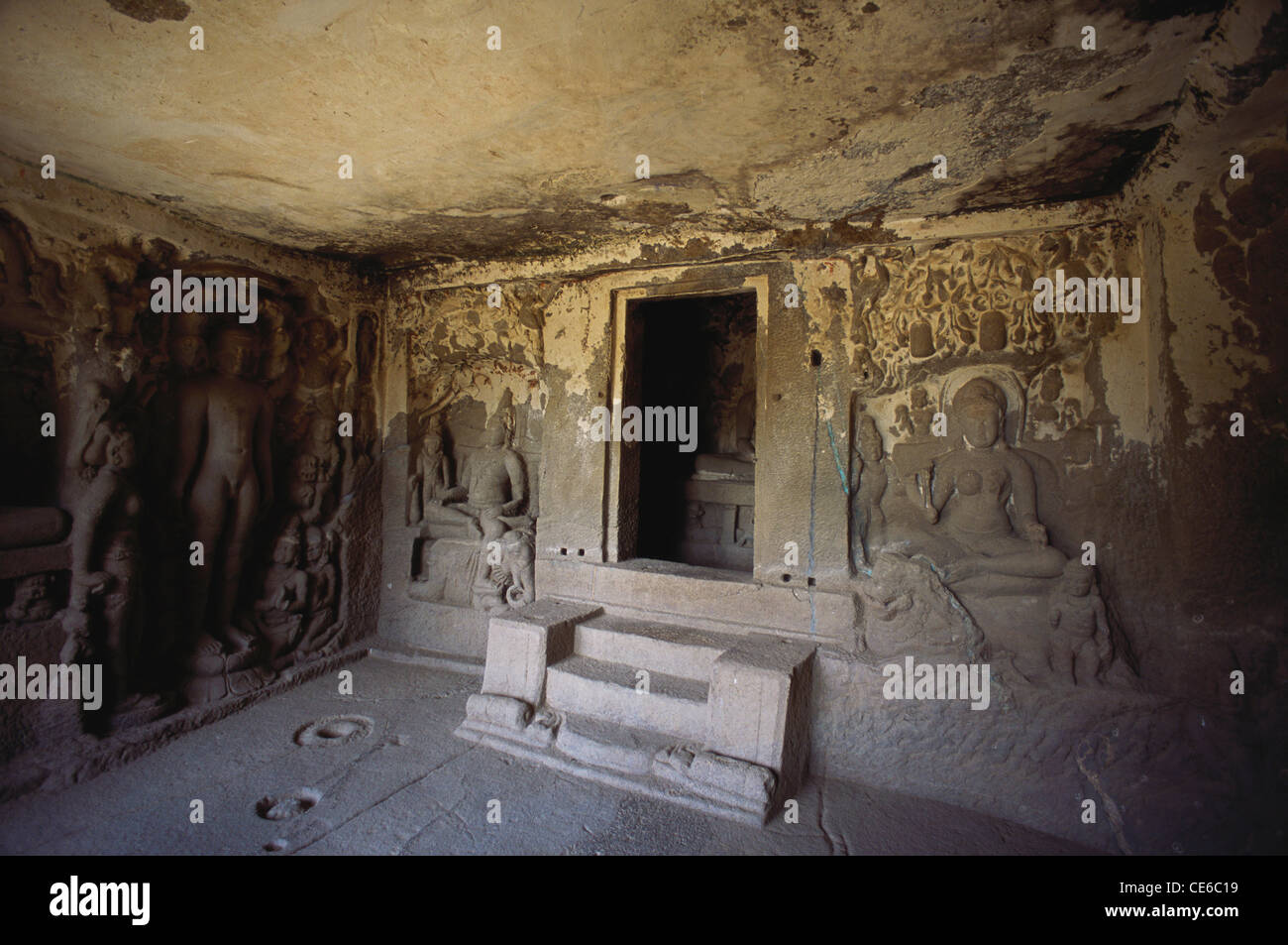 Grottes d'Ellora ; grotte d'Ellora numéro 33 ; site classé au patrimoine mondial de l'UNESCO ; plus grande grotte de temple de monastère à coupe de roche ; Aurangabad ; Maharashtra ; Inde ; Asie Banque D'Images