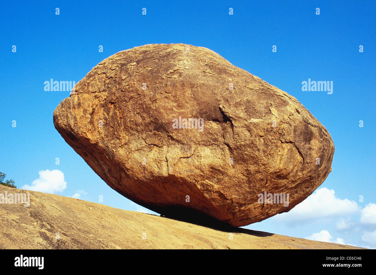 Beurre Krishna balle équilibrée boulder ; Mahabalipuram ; Tamil nadu Inde ; Banque D'Images