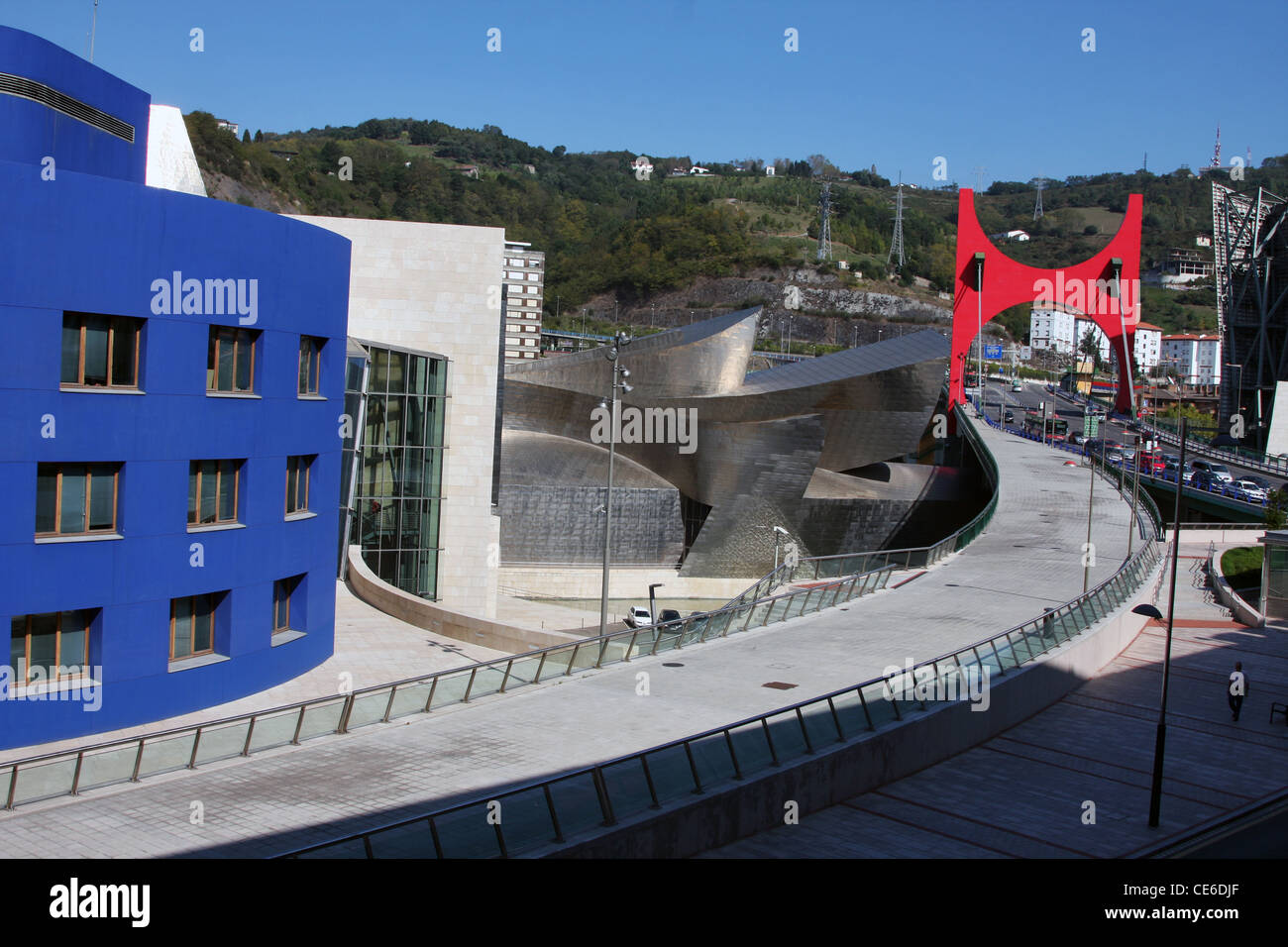Musée Guggenheim Bilbao Espagne détails. Pont de La Salve, Juan Batanero 1972 et le passage de Daniel Buren, 2007 Banque D'Images