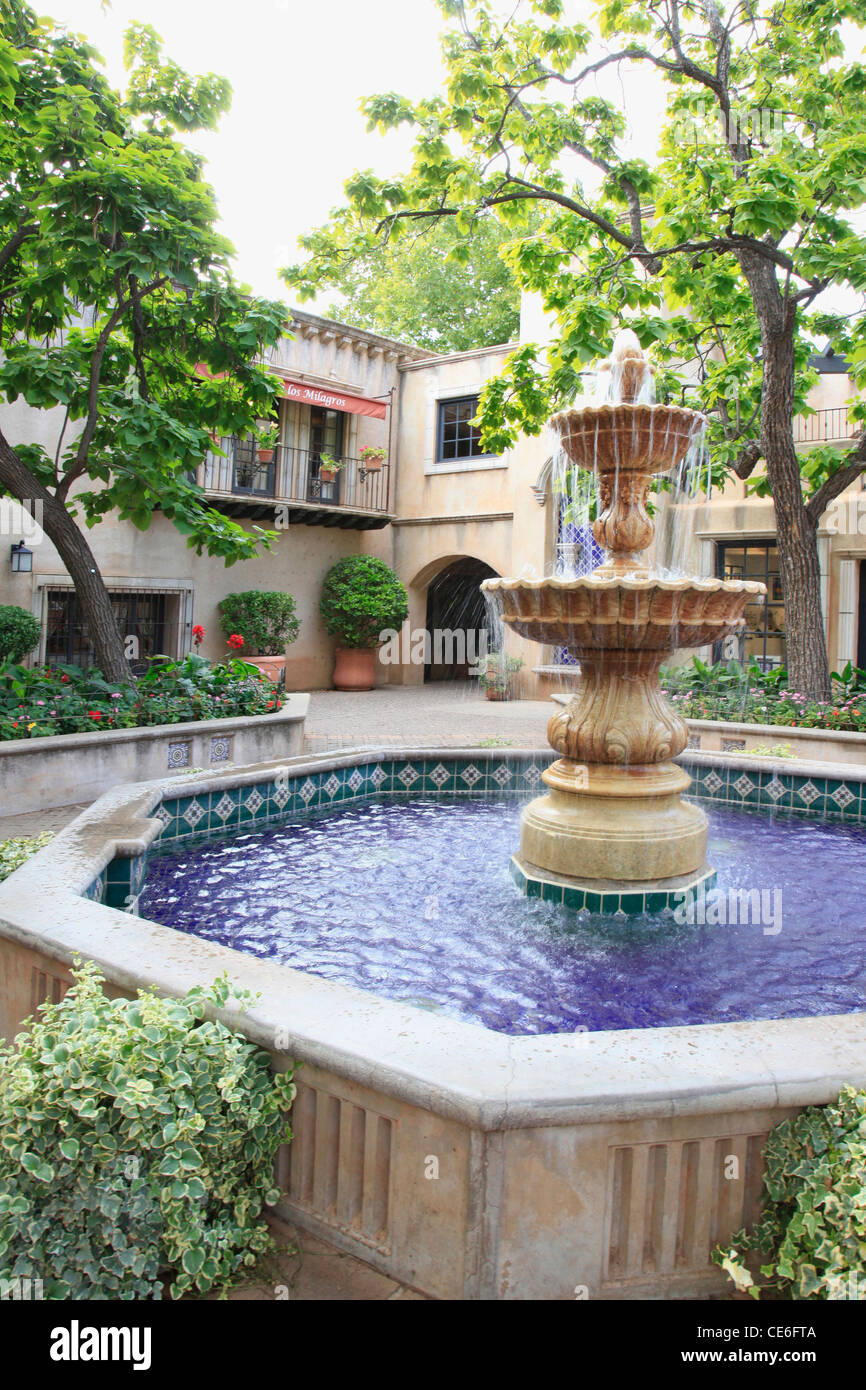 USA, Arizona, Sedona, Tlaquepaque Outdoor Mall. Banque D'Images