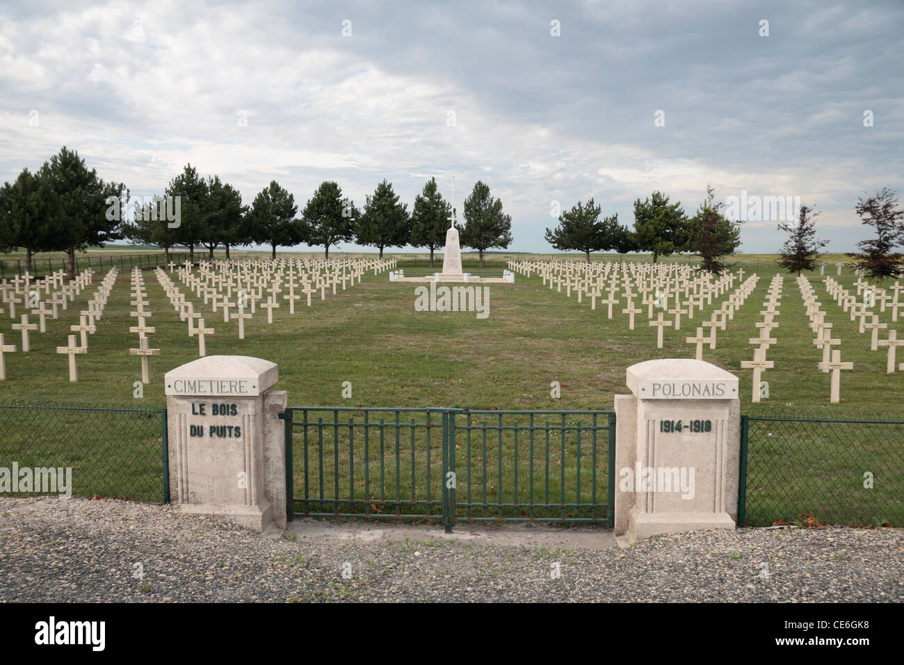 Entrée de la section polonaise de l'International Cemetery (Cimetière) international de bois du puits, d'Aubérive, Marne, France Banque D'Images