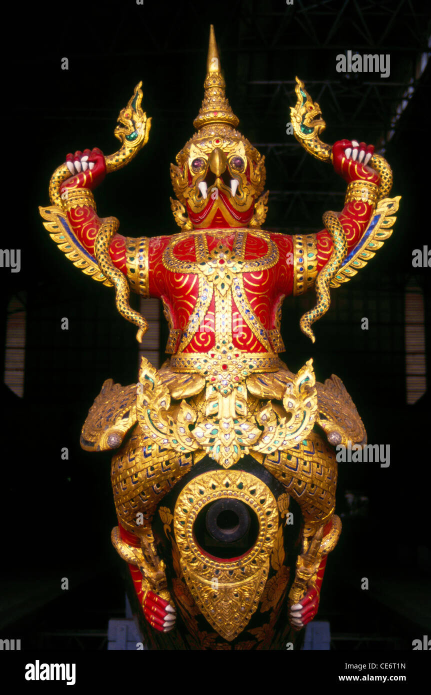 NMB 87892 : démon de la Thaïlande fait de métal avec des serpents dans les deux part bangkok thailande asie du sud-est Banque D'Images