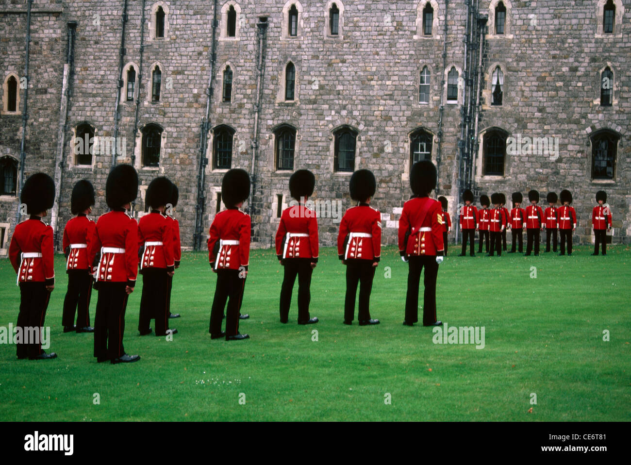 Cérémonie de la relève de la garde au château de Windsor ; Berkshire ; Royaume-Uni ; Angleterre ; Royaume-Uni Banque D'Images