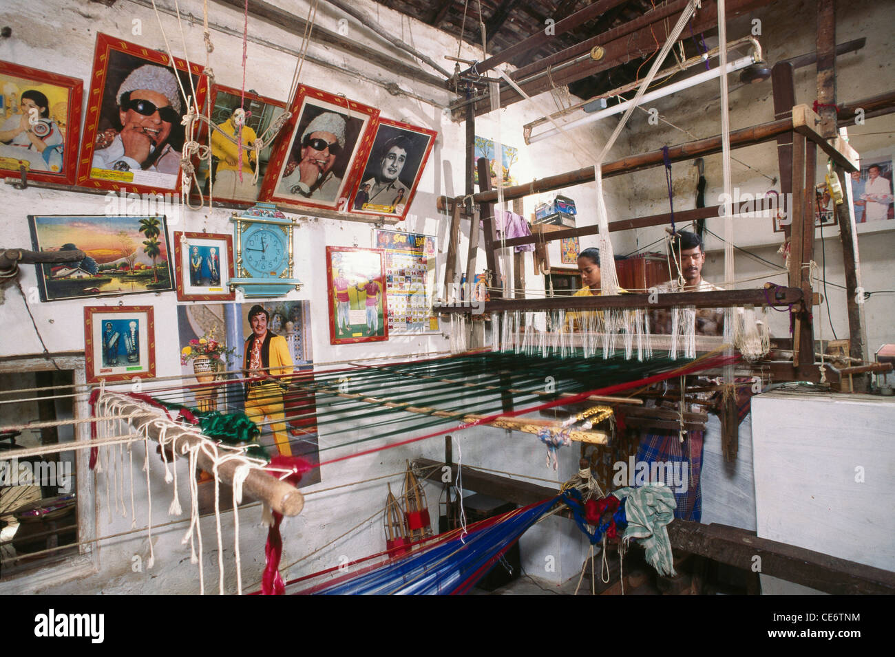 85106 : kanchipuram MAA tissage de soie saree sur tisserand à Tamil nadu inde Banque D'Images