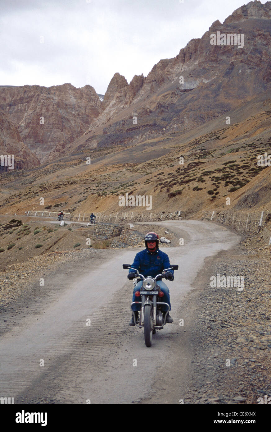 SOM 85455 : moto sur route de montagne manali leh ladakh chemin Jammu-et-Cachemire en Inde Banque D'Images