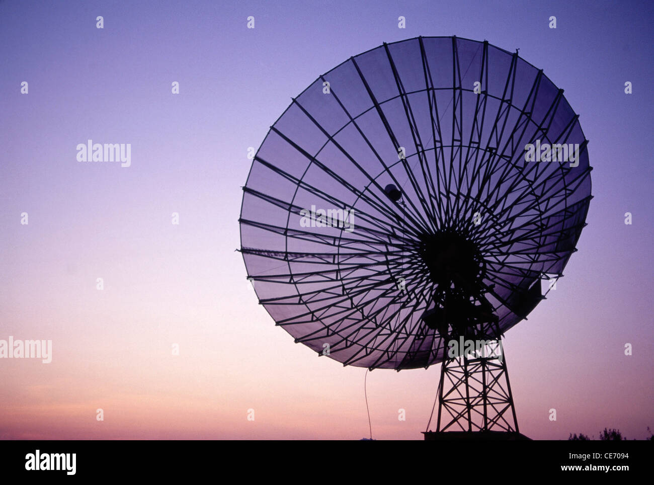 Antenne parabolique de télévision par satellite ; inde ; asie Banque D'Images