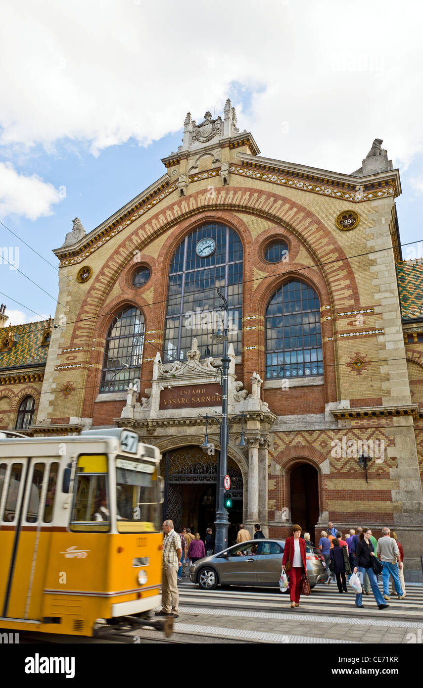 De l'extérieur du Marché Central Hall (Vasarcsarnok), Budapest, Hongrie. Banque D'Images