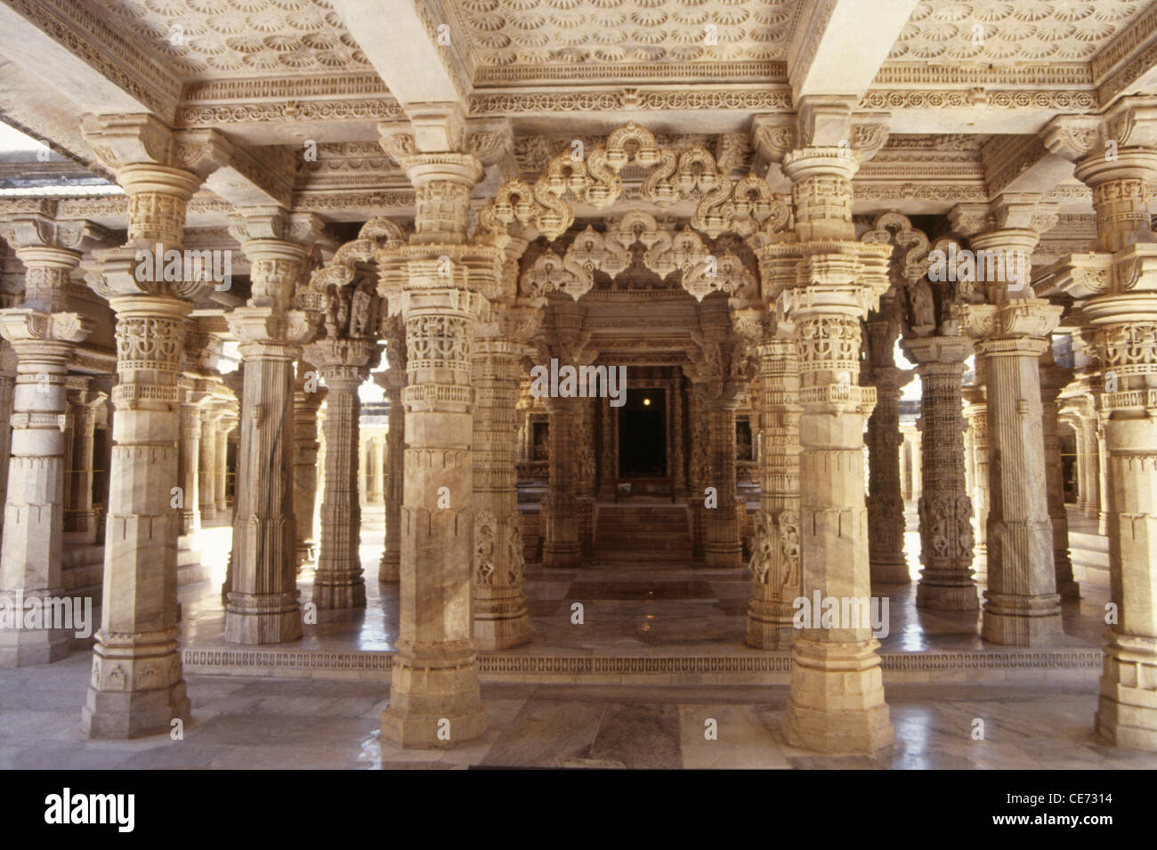 Piliers de marbre , Temple Delwara , Temple Dilwara , Temple Delvada , Mont Abu , Udaipur , Rajasthan , Inde , Asie , SNS 81843 Banque D'Images